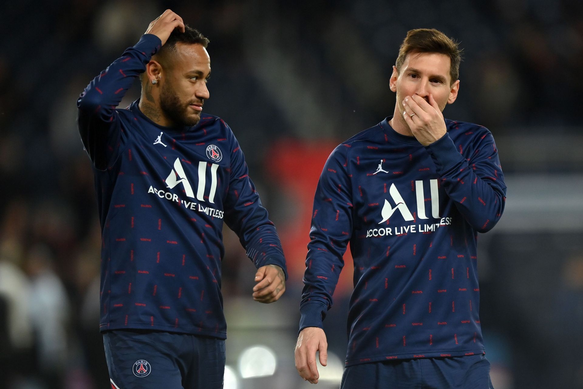 The Brazilian (left) congratulated his Parisian teammate.