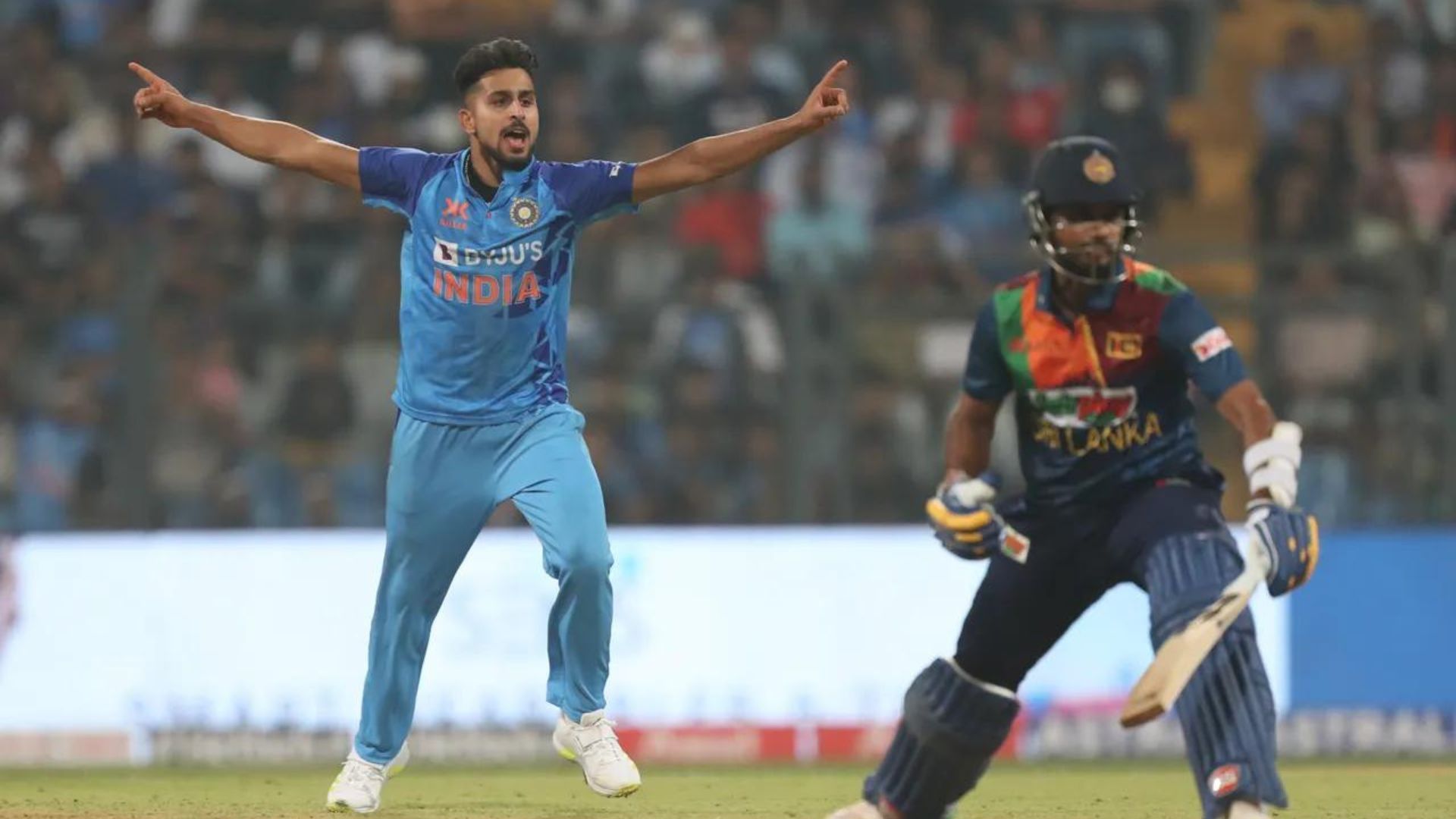 Umran Malik (L) &amp; Dasun Shanaka in action during first T20I (P.C.:BCCI)