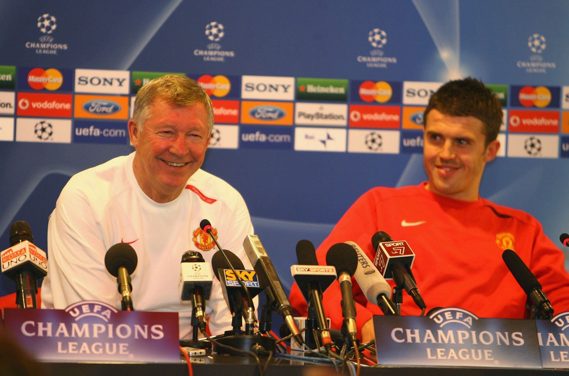 Carrick (right) spoke to Ferguson (left) before taking Boro job.