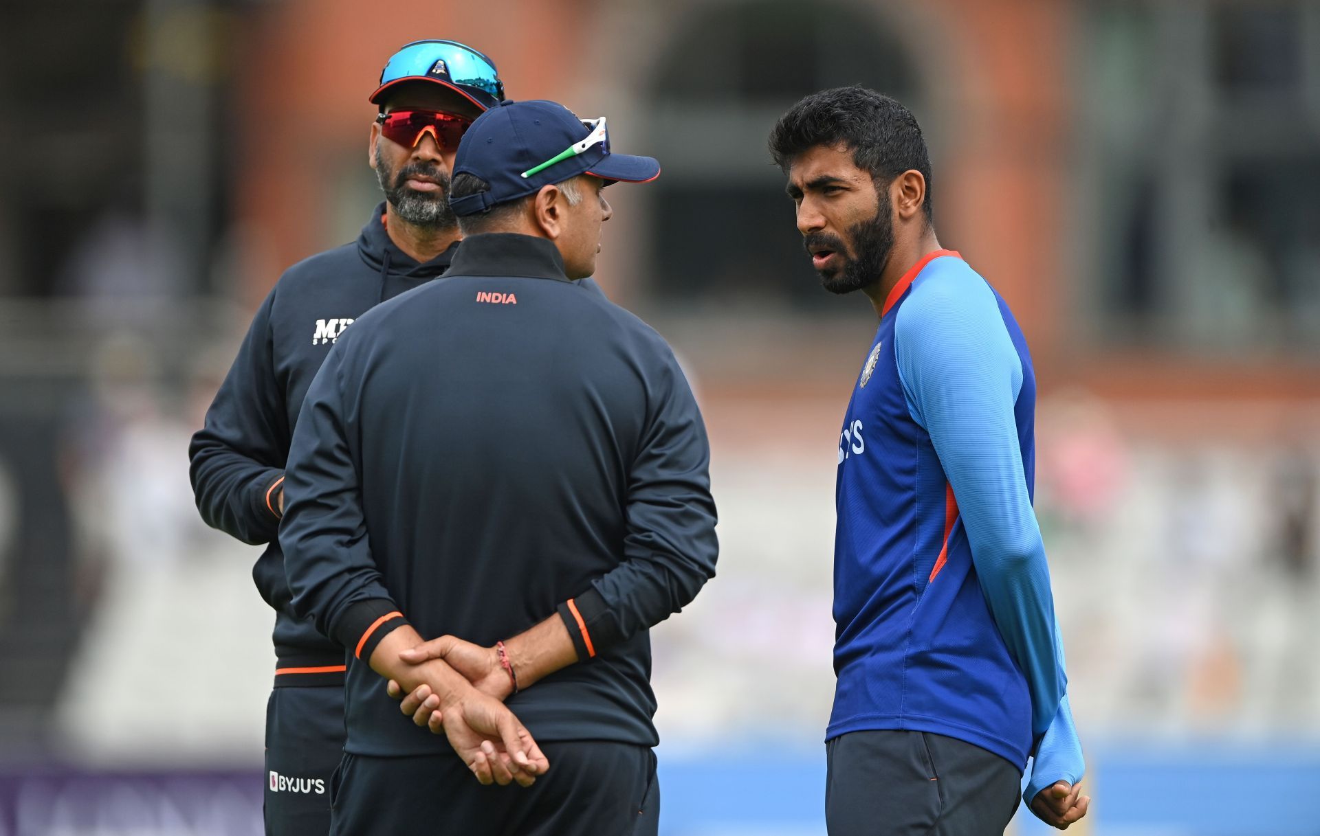 Jasprit Bumrah (R) talking to Rahul Dravid.