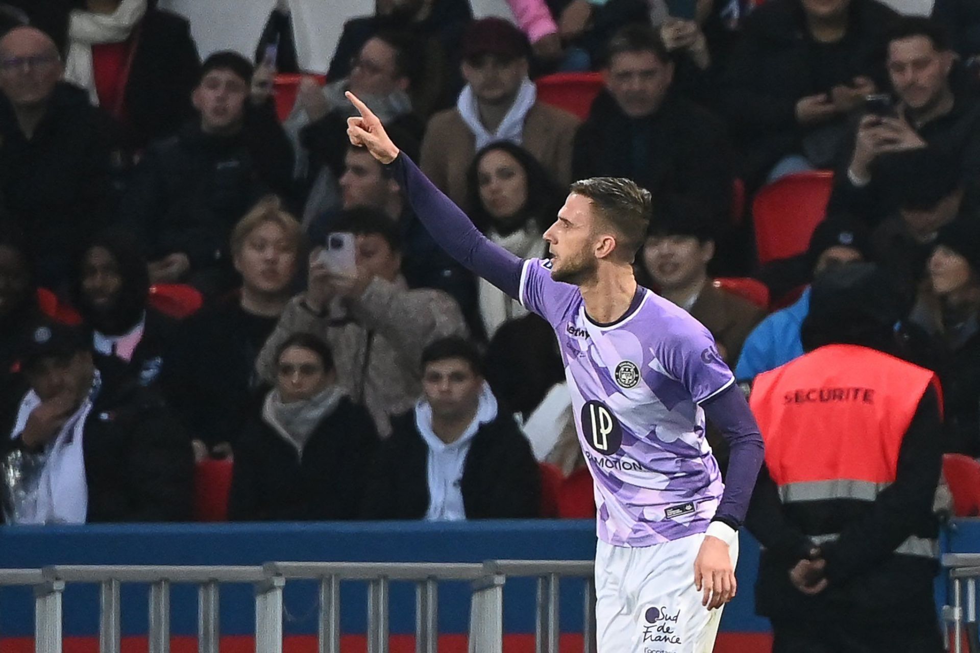 Branco van den Boomen in action for Toulouse FC (Image Credit: Twitter)