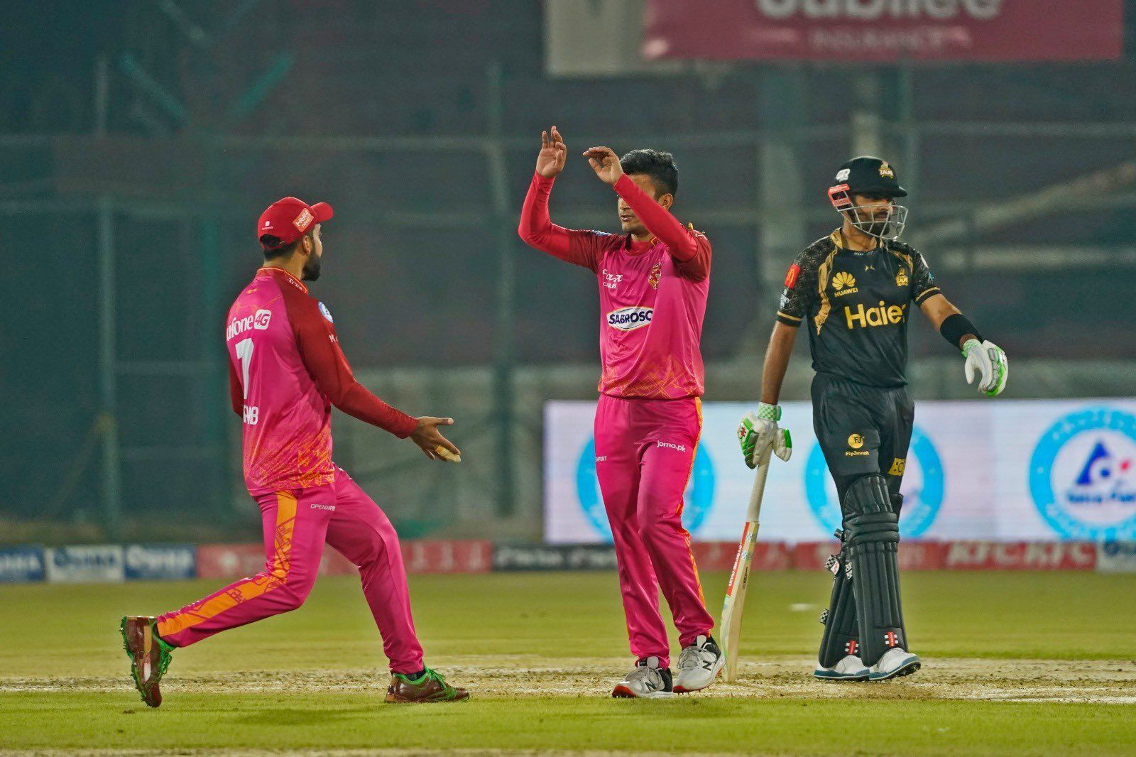 Shadab Khan celebrates a wicket. (Credits: Getty)