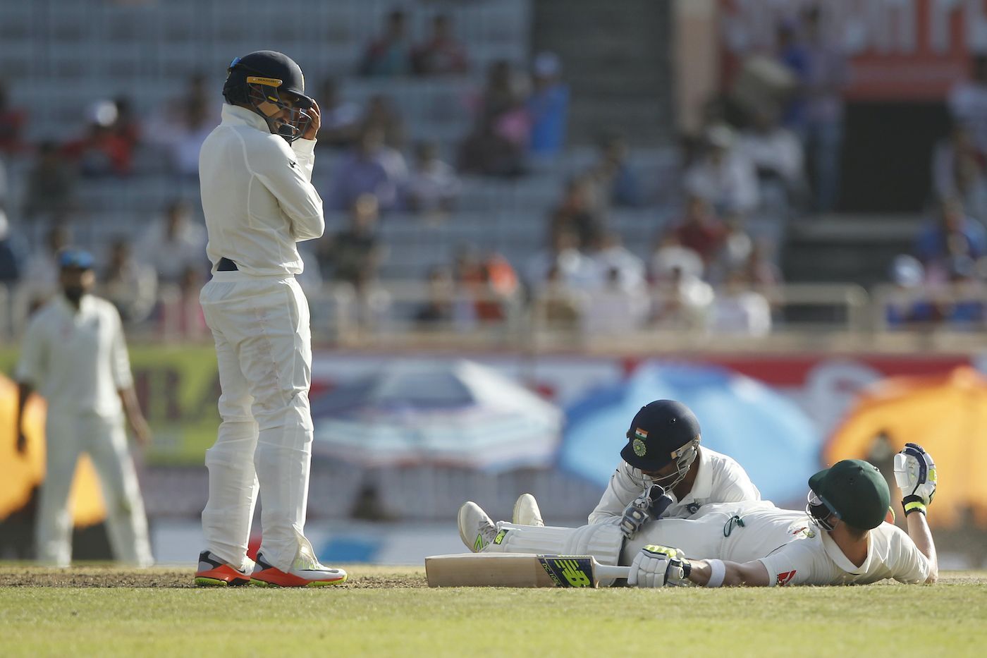 Wriddhiman Saha tries to claim a catch after the ball wedged itself into the flap of Smith&#039;s thigh pad [P:C: BCCI] 