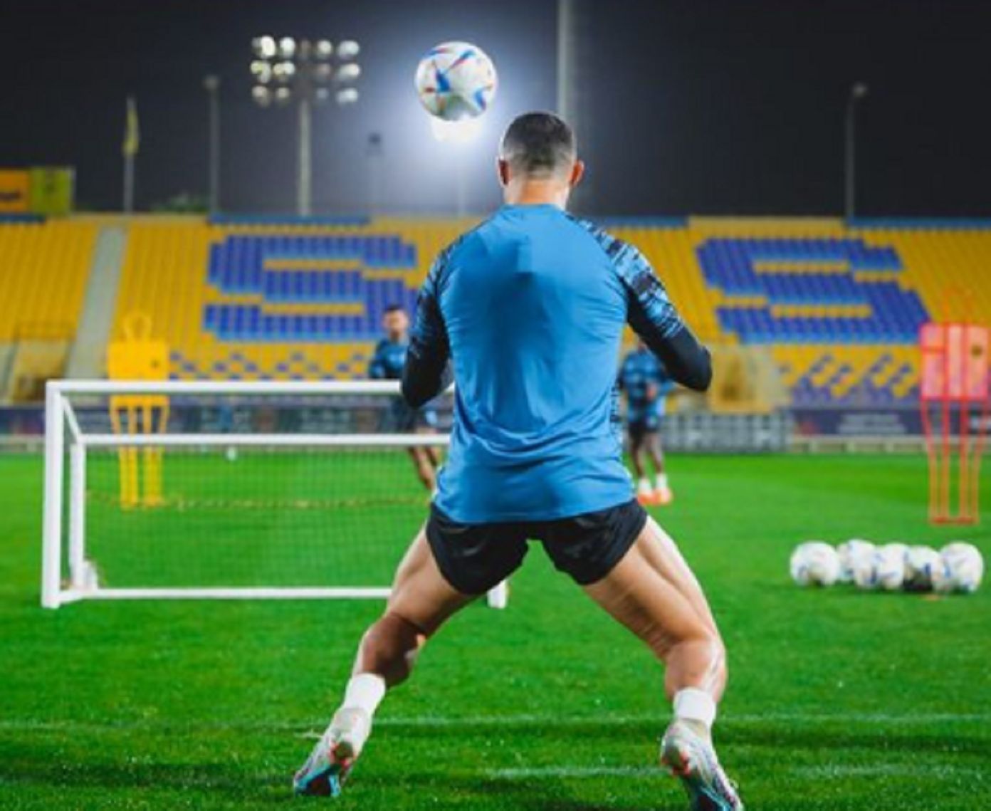 Cristiano Ronaldo trains his legs (via TalkSport)