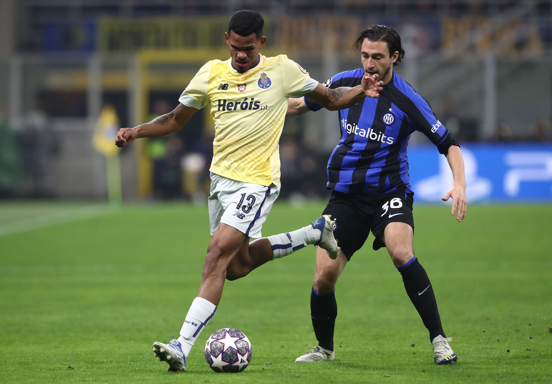 FC Internazionale v FC Porto: Round of 16 Leg One - UEFA Champions League