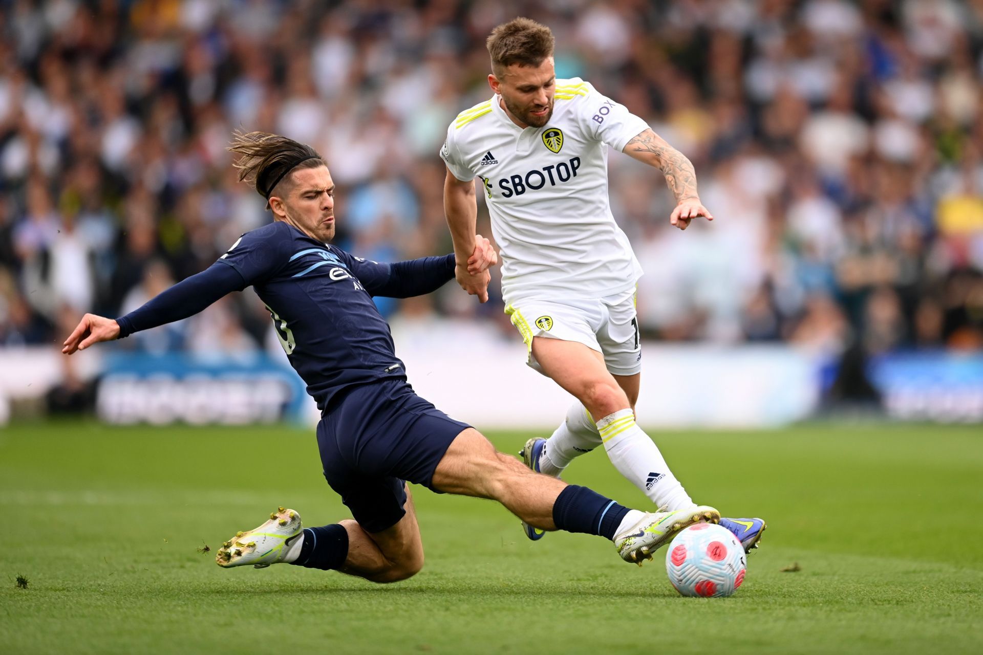 Leeds United v Manchester City - Premier League