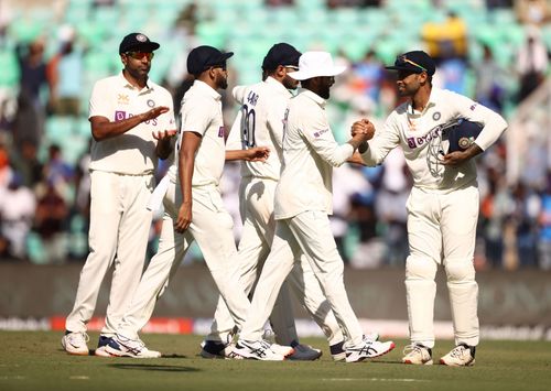 Ravindra Jadeja celebrates a wicket with his teammates. (Credits: Getty)