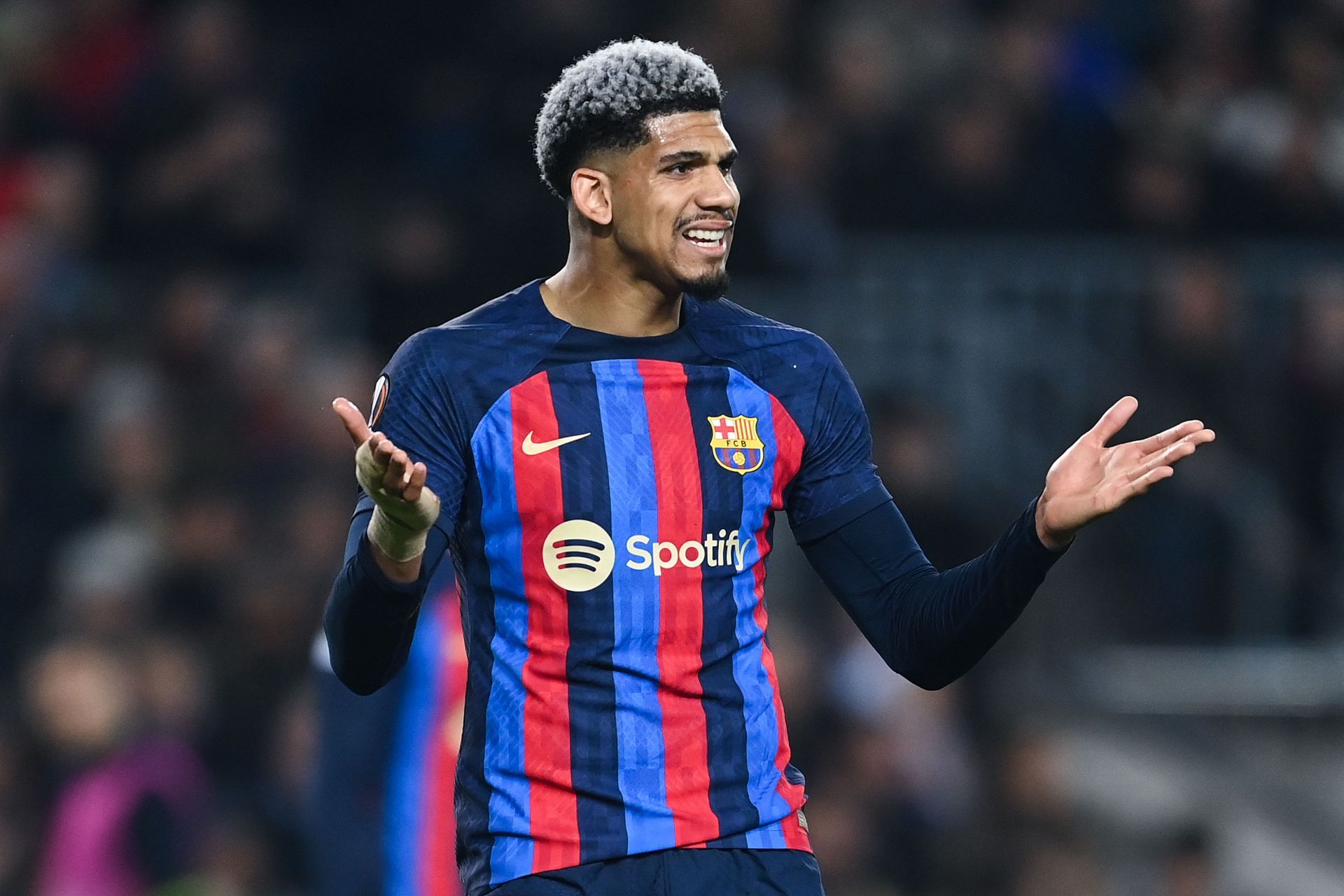 Ronald Araujo has admirers at the Parc des Princes.