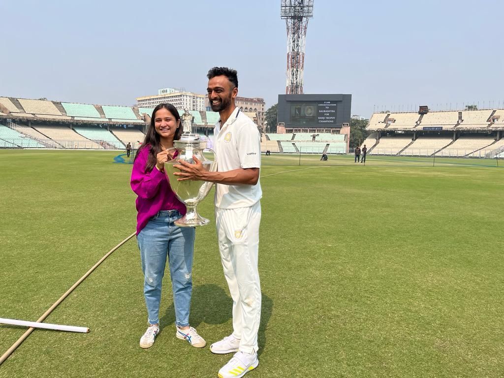 Jaydev Unadkat celebrates Ranji success with wife Rinny at Eden Gardens [Credits: Srinjoy Sanyal]