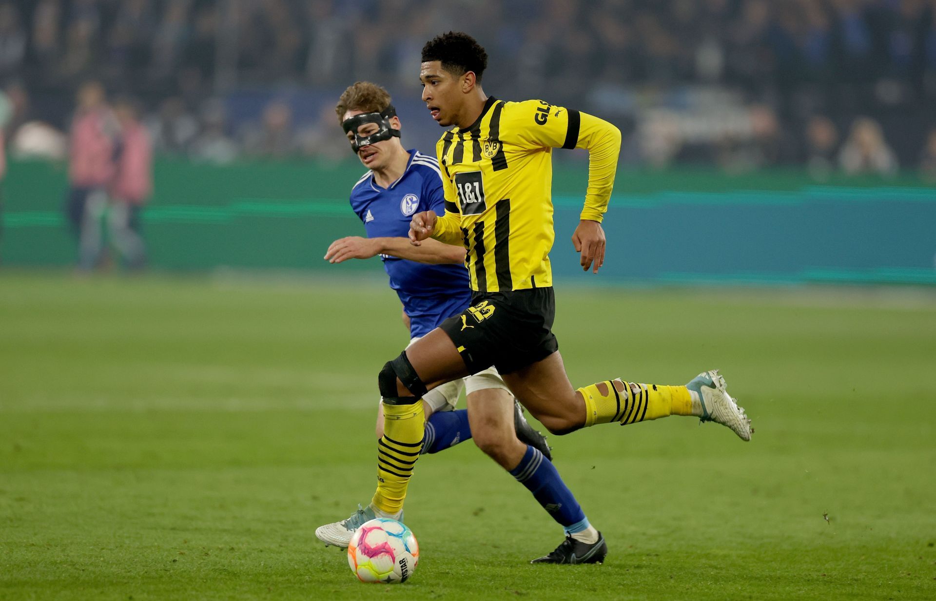 Liverpool target Jude Bellingham in action for Borussia Dortmund.