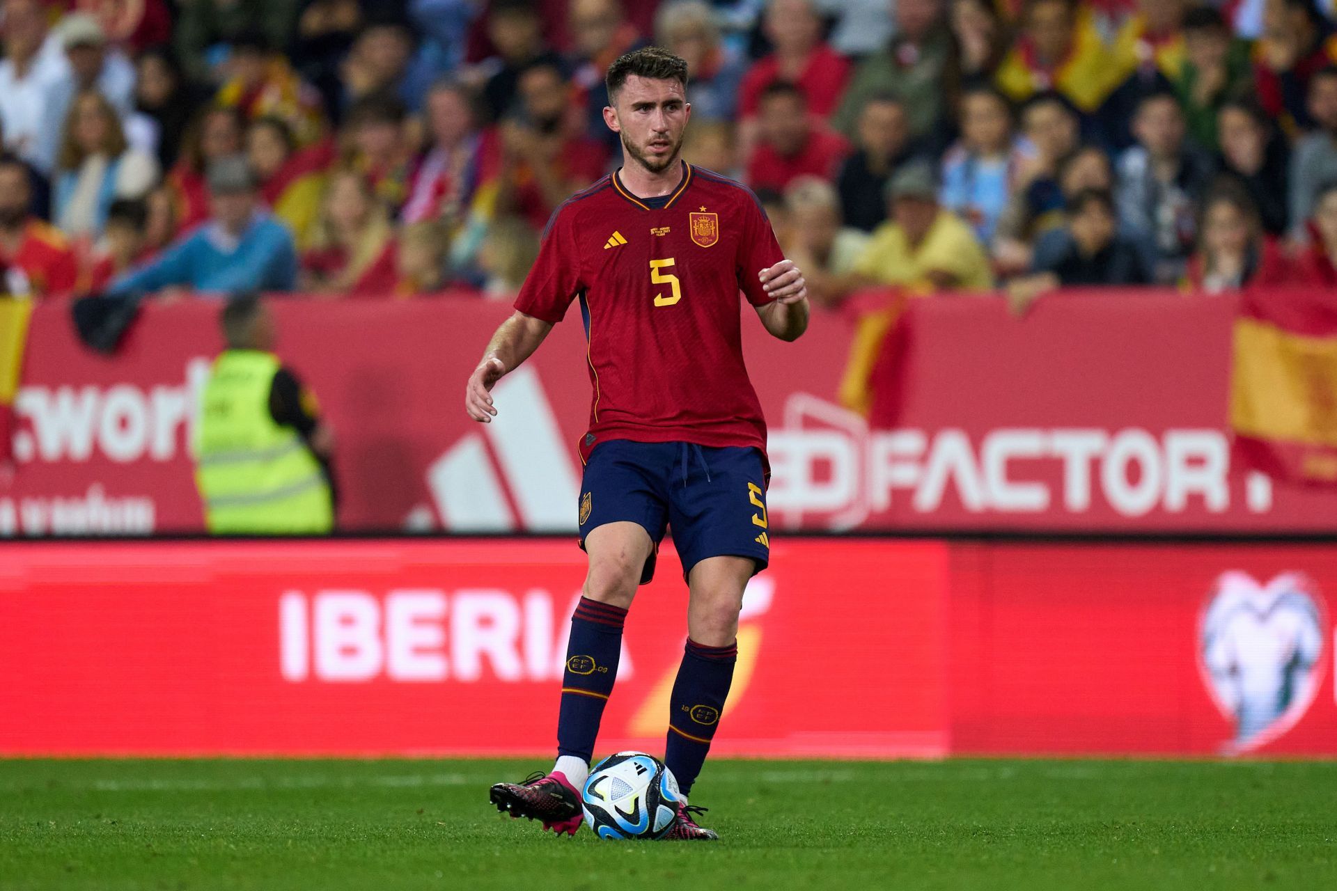 Aymeric Laporte has admirers at the Parc des Princes.