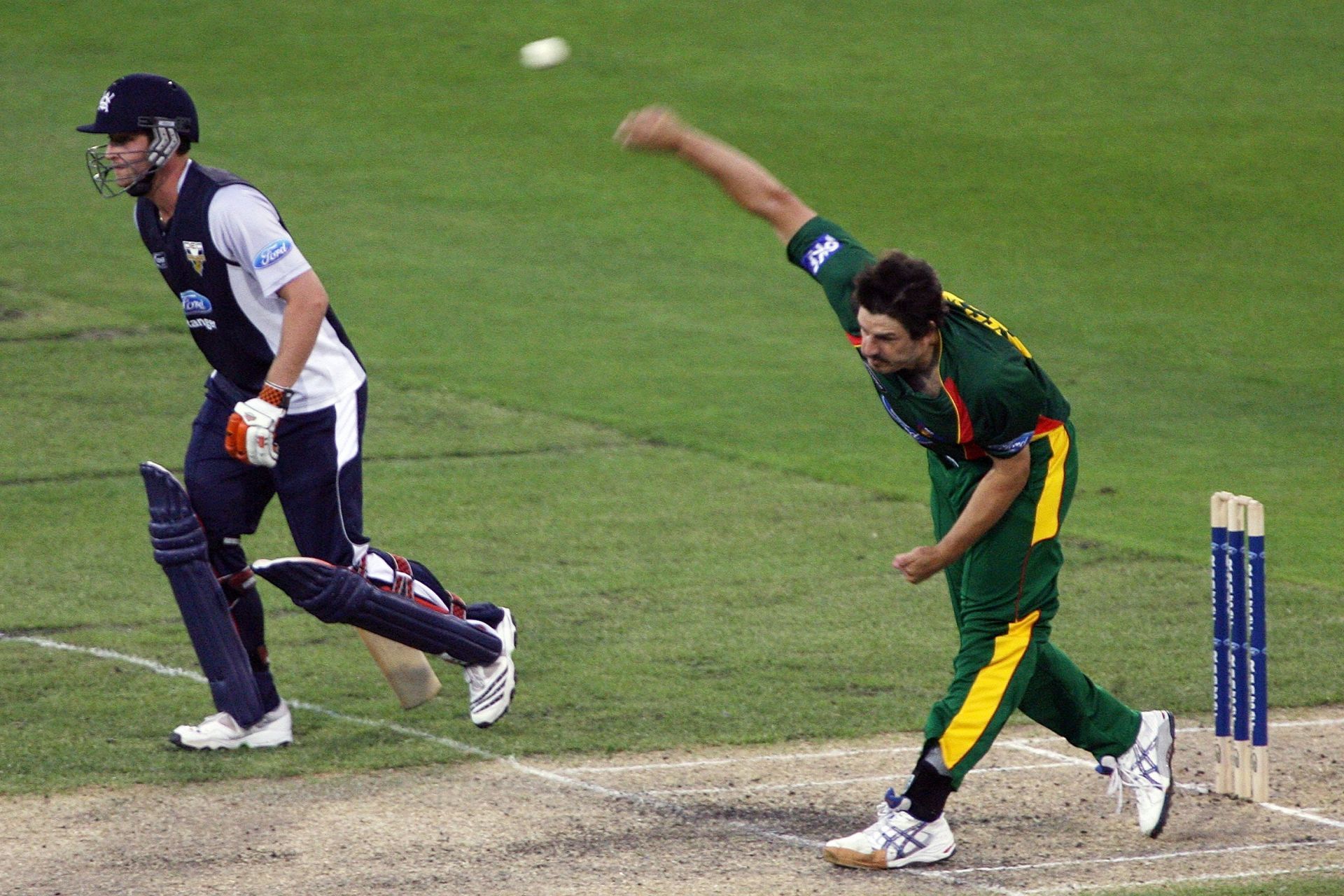 Brett Geeves of the Tigers bowls during the Ford Ranger Cup match between the Victorian Bushrangers and the Tasmanian Tigers in 2009. Pic: Getty Images