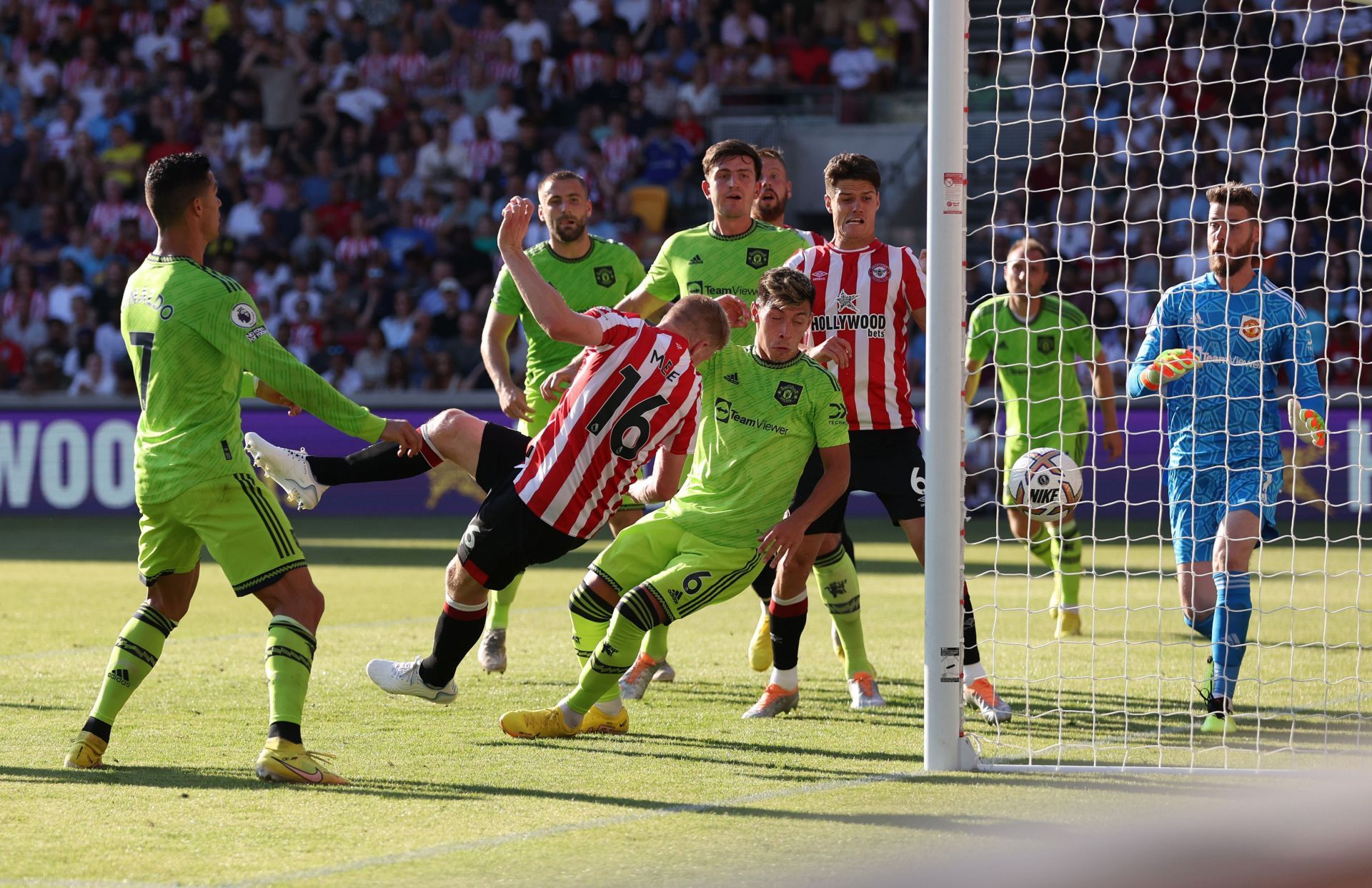 Brentford humiliated Man Utd 4-0