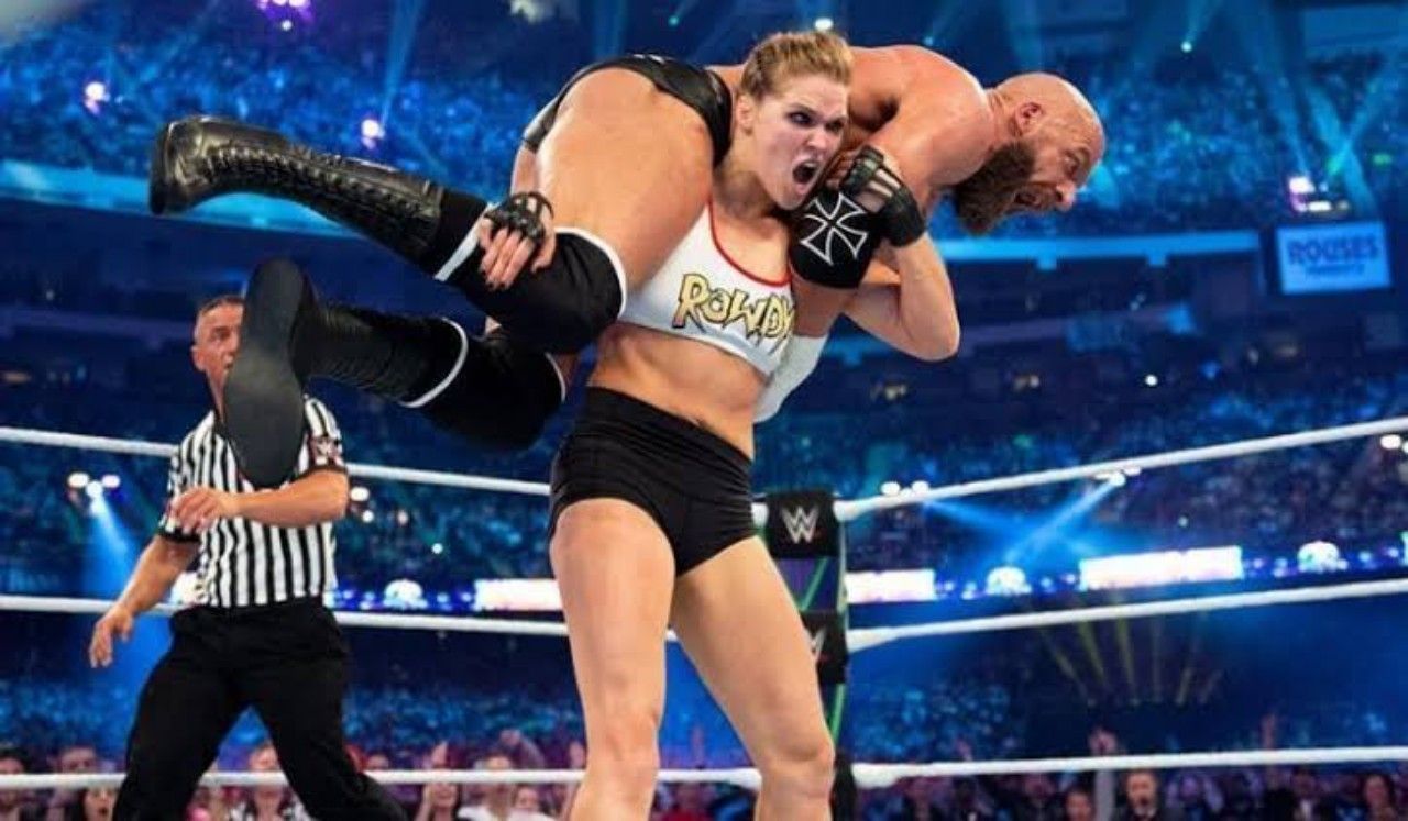 WWE सुपरस्टार्स रोंडा राउज़ी और ट्रिपल एच 