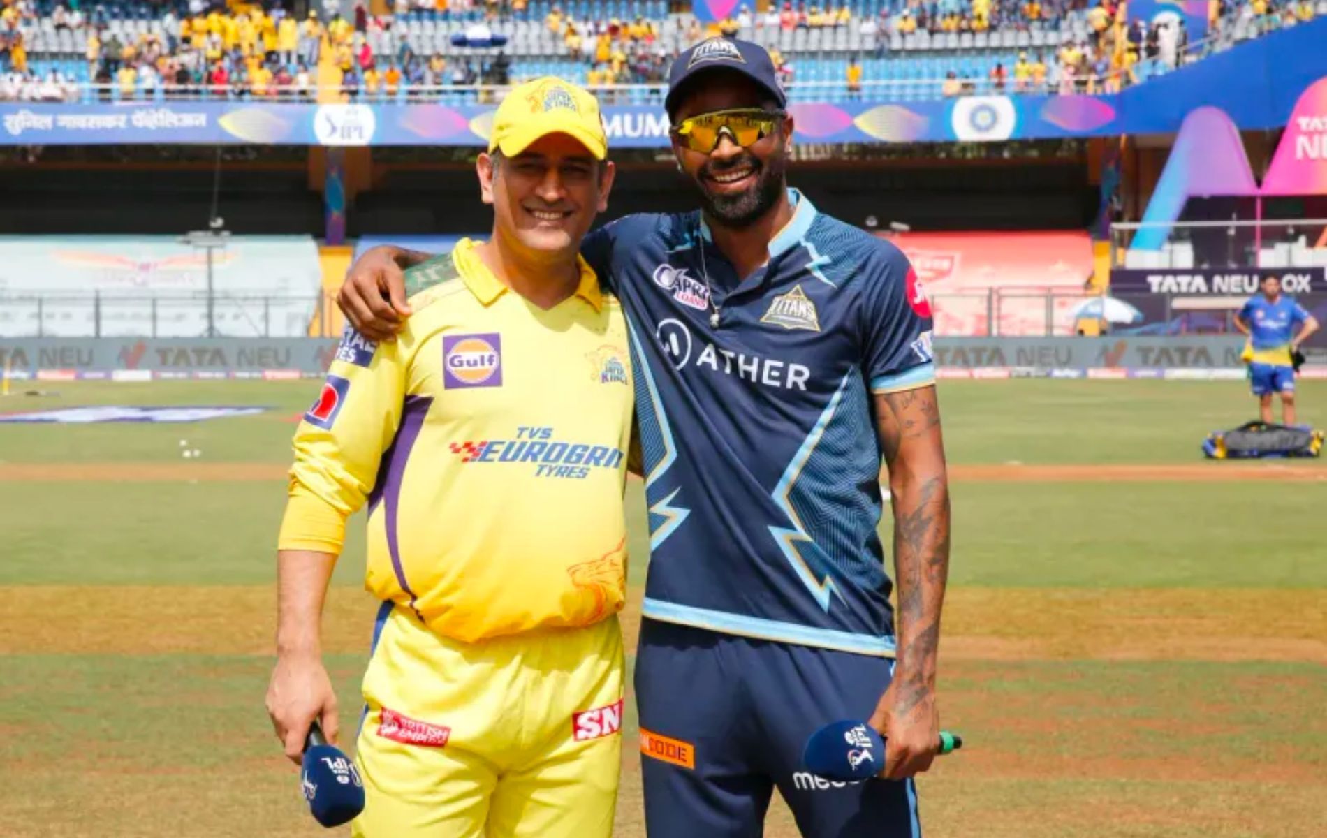 MS Dhoni (L) with Hardik Pandya. (Pic: IPLT20.com)