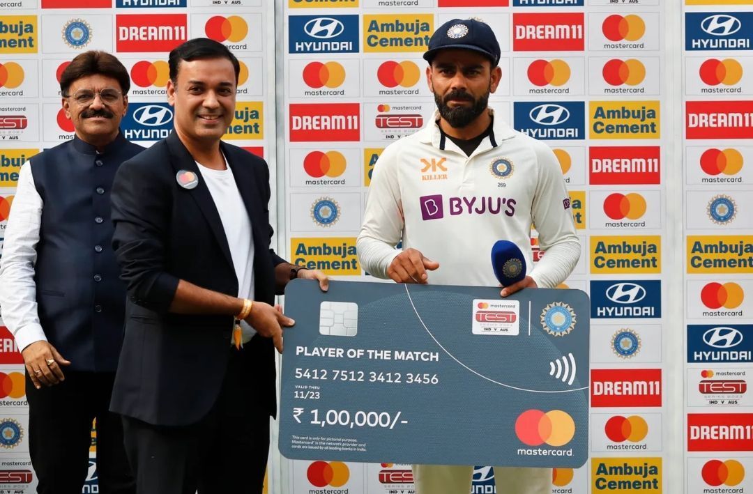 Virat Kohli receiving Man of the Match award after the 4th Test vs Australia [Pic Credit: BCCI]