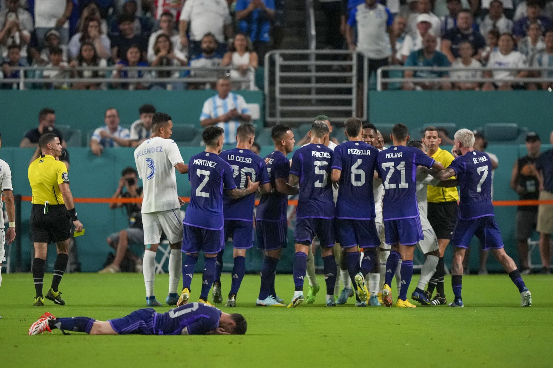 Messi&#039;s teammates rush to confront Honduras players.