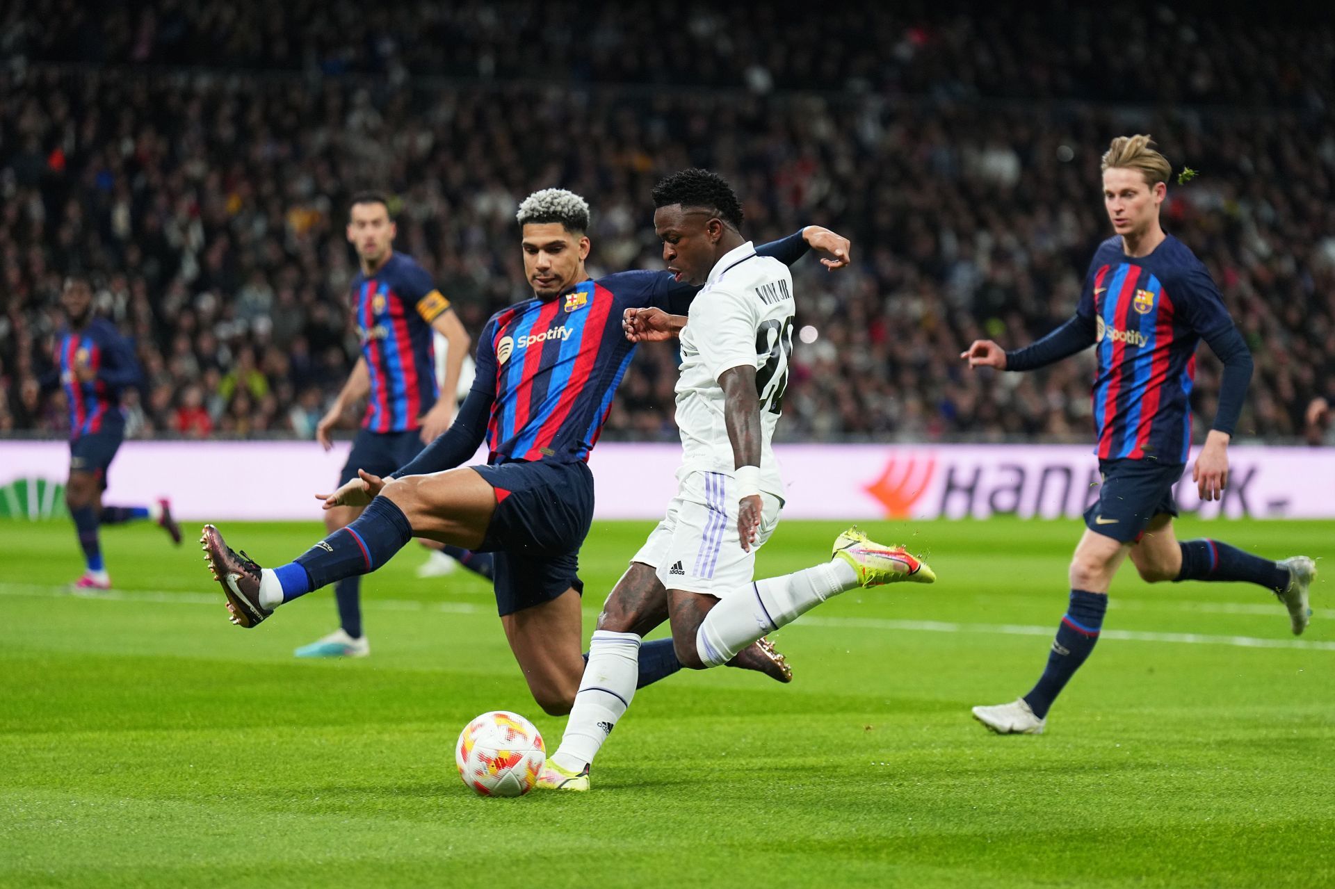 Xavi lauds Araujo (left) and Kounde (not in pic)