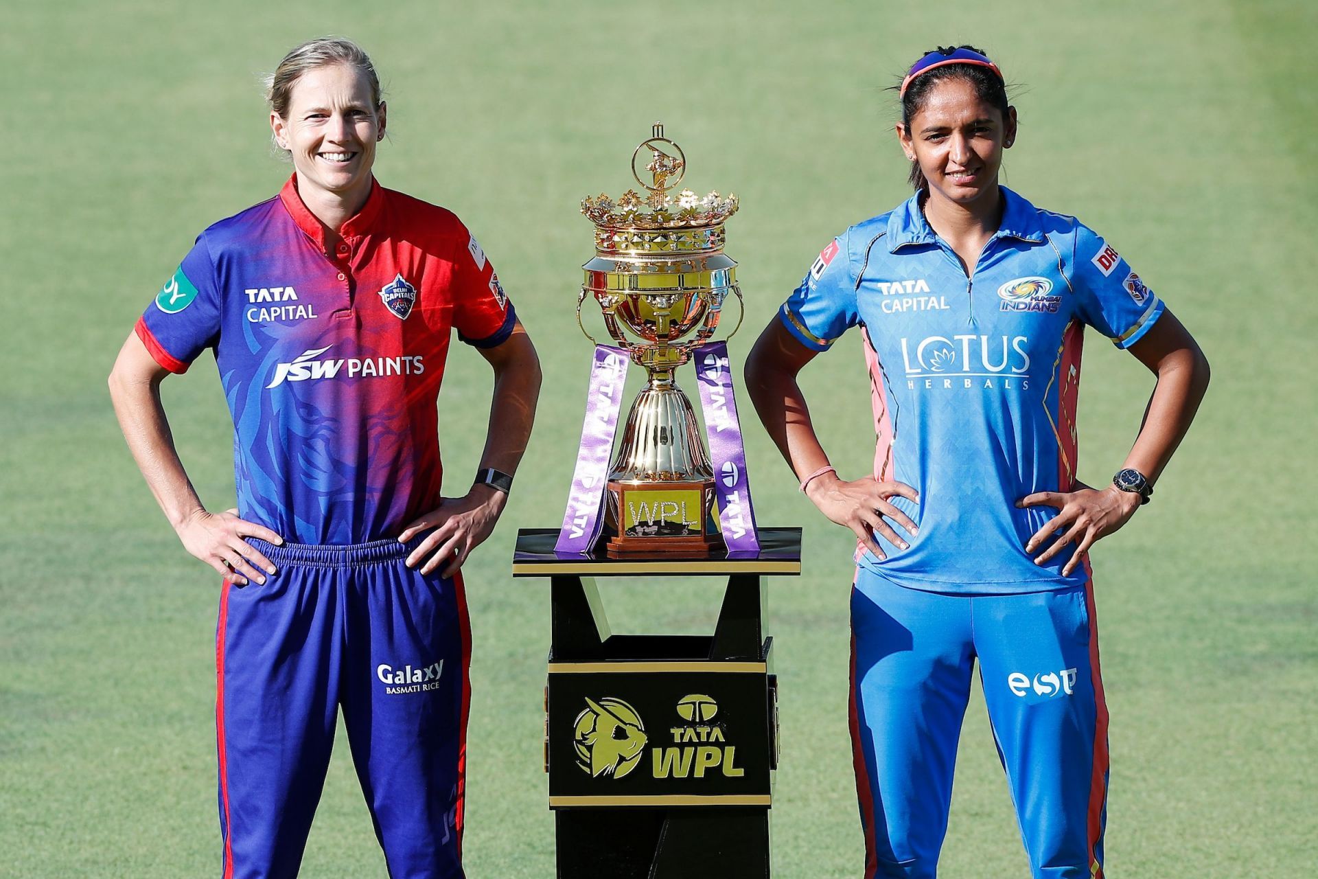 Meg Lanning (L) and Harmanpreet Kaur with the WPL trophy (P.C.:WPL)