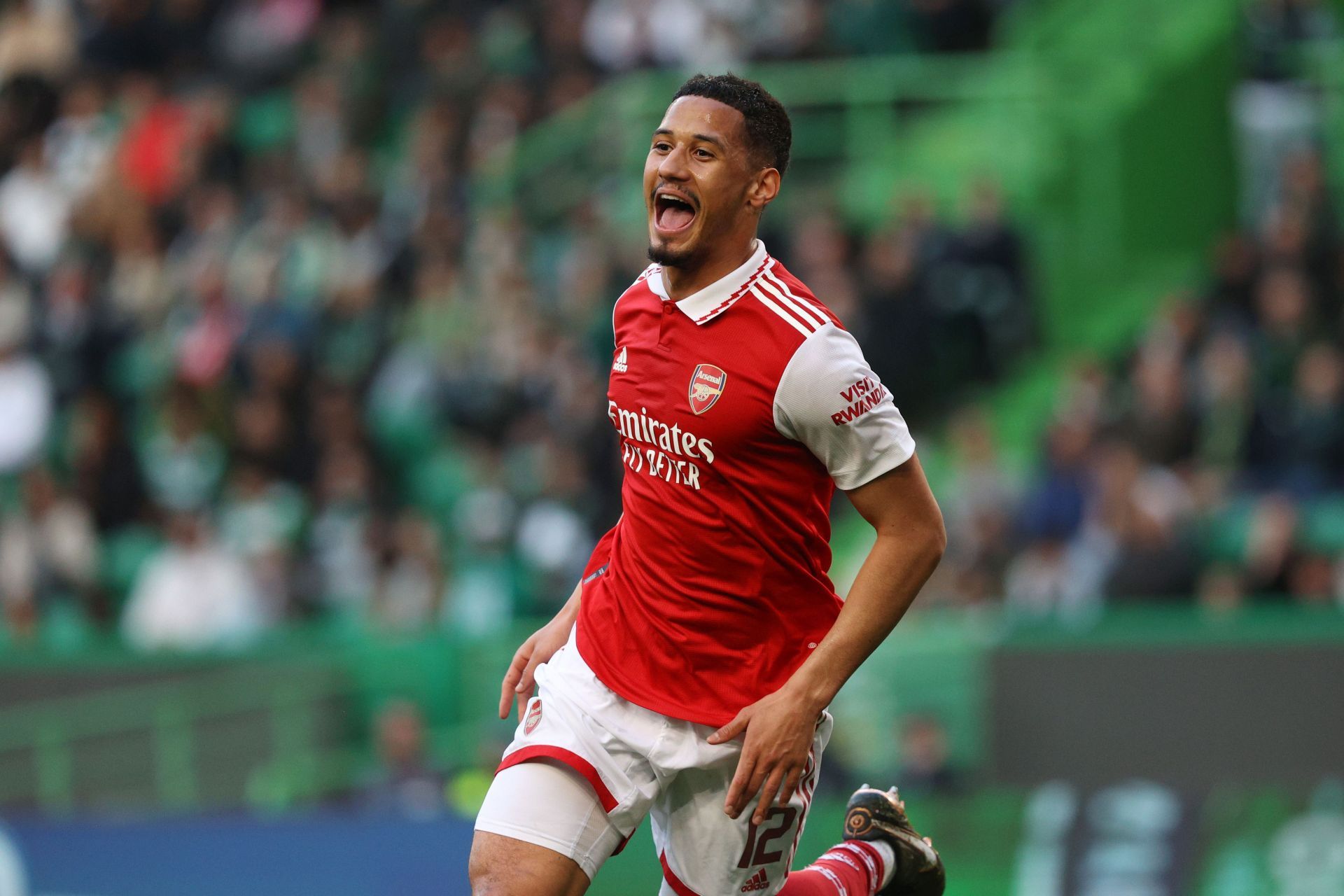 William Saliba has admirers at the Parc des Princes.