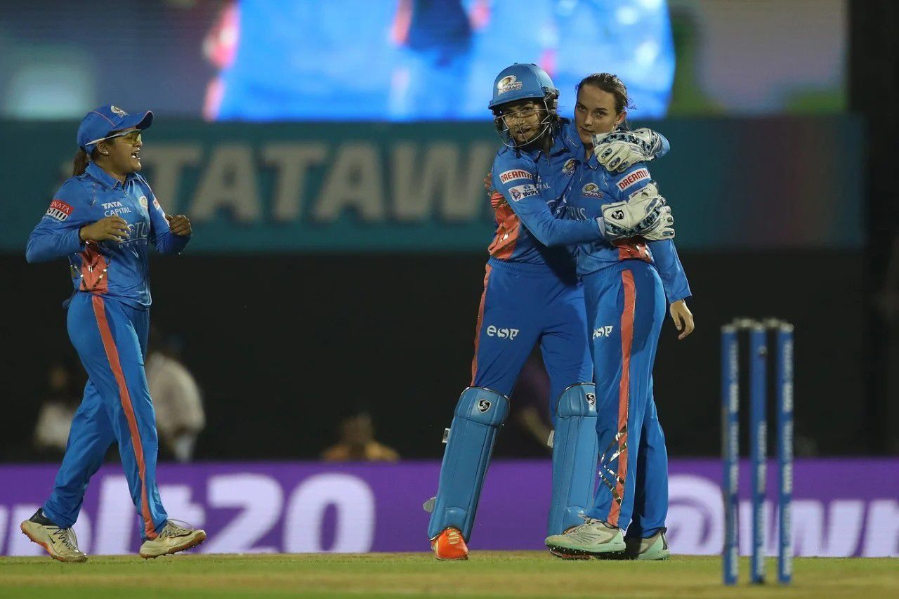 Amelia Kerr celebrating a wicket with Yastika Bhatia [WPLT20]