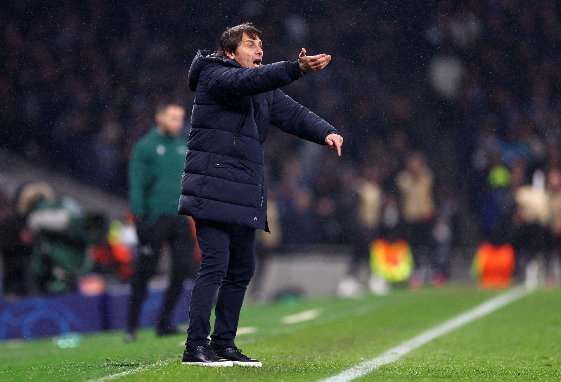 Antonio Conte is eyeing the hot seat at the Santiago Bernabeu.