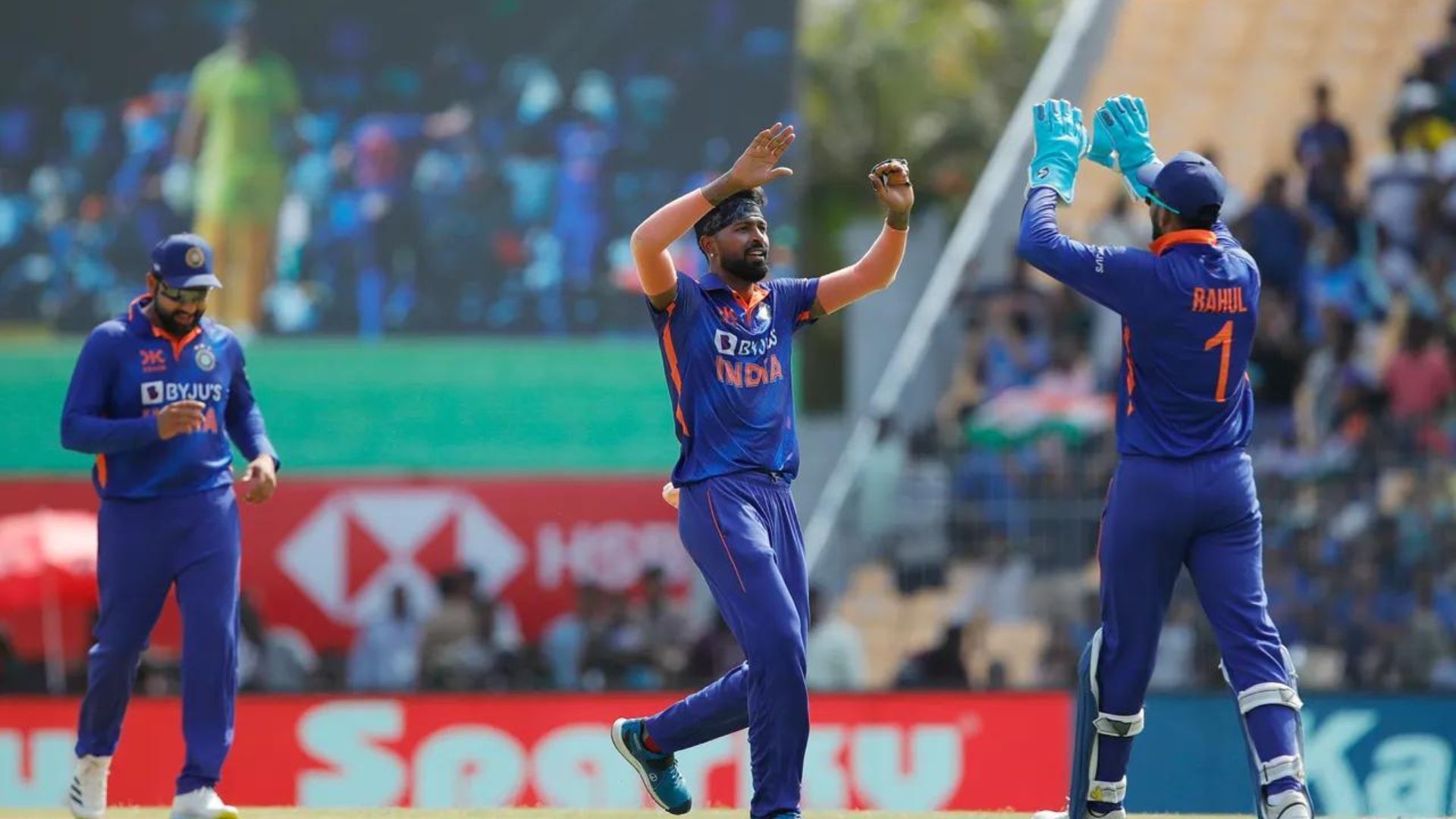 Hardik Pandya celebrates after picking Steve Smith