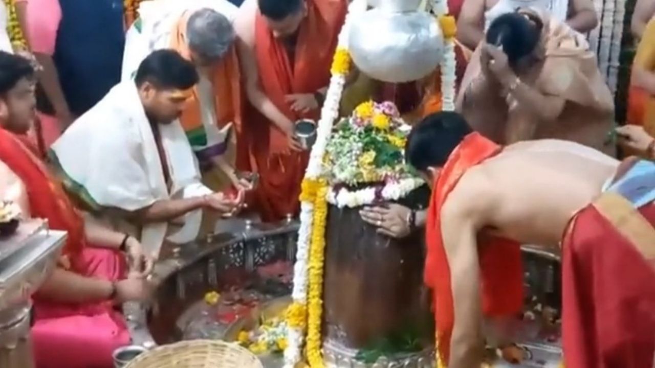  महाकालेश्वर मंदिर पहुंचे उमेश यादव