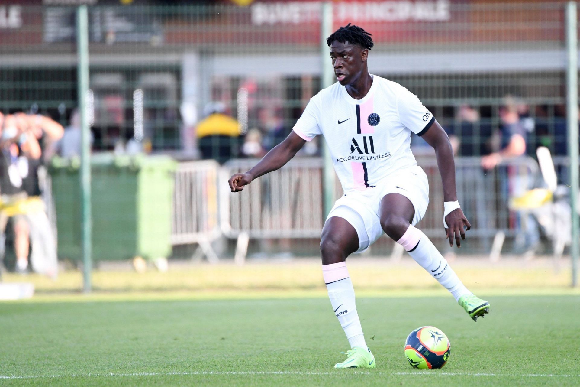 El Chadaille Bitshiabu of PSG is already making waves in European football. (Image: Anthony BIBARD/FEP/Panoramic)