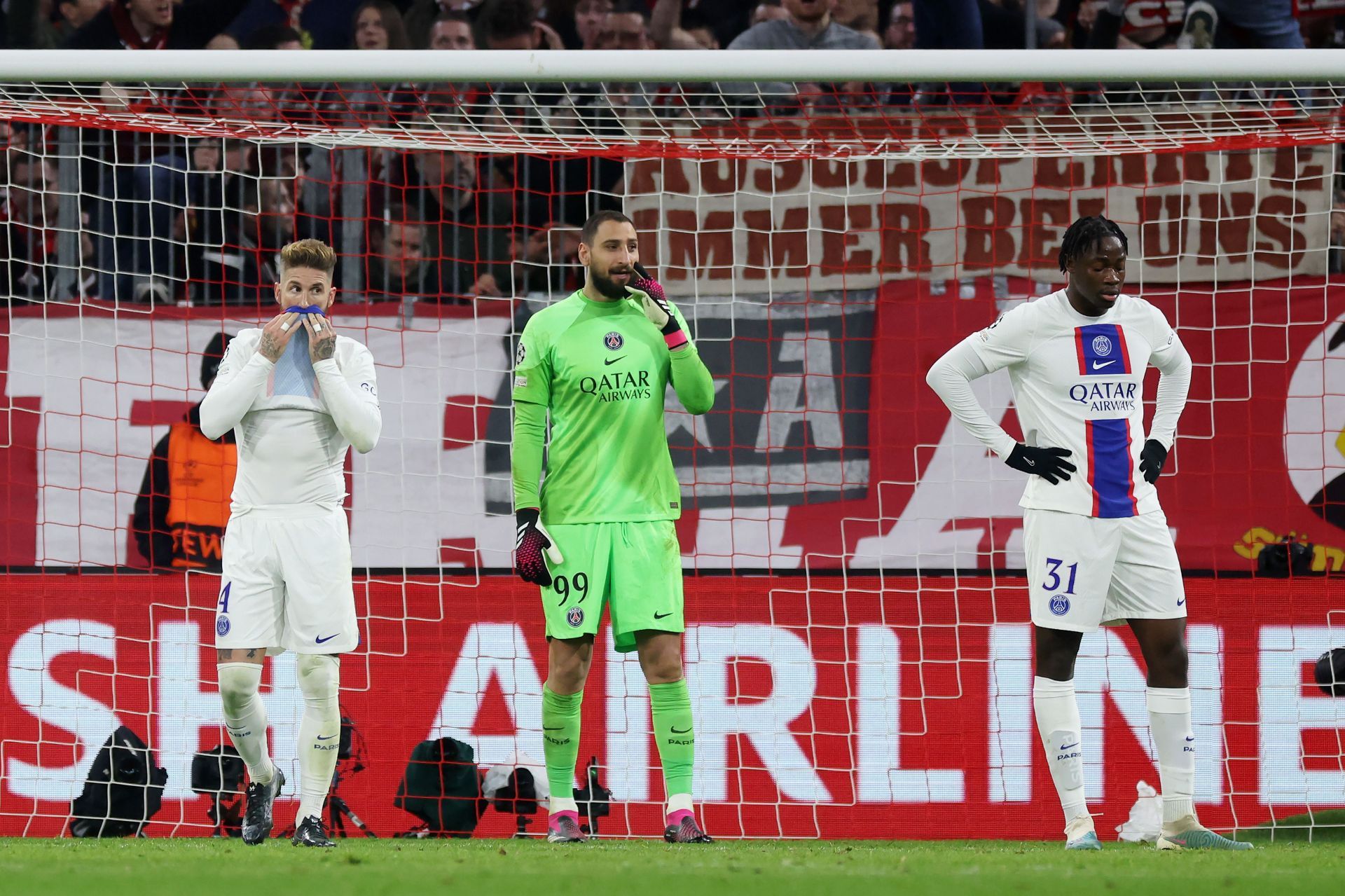 Donnarumma (middle) still proud to be at the Parc des Princes.