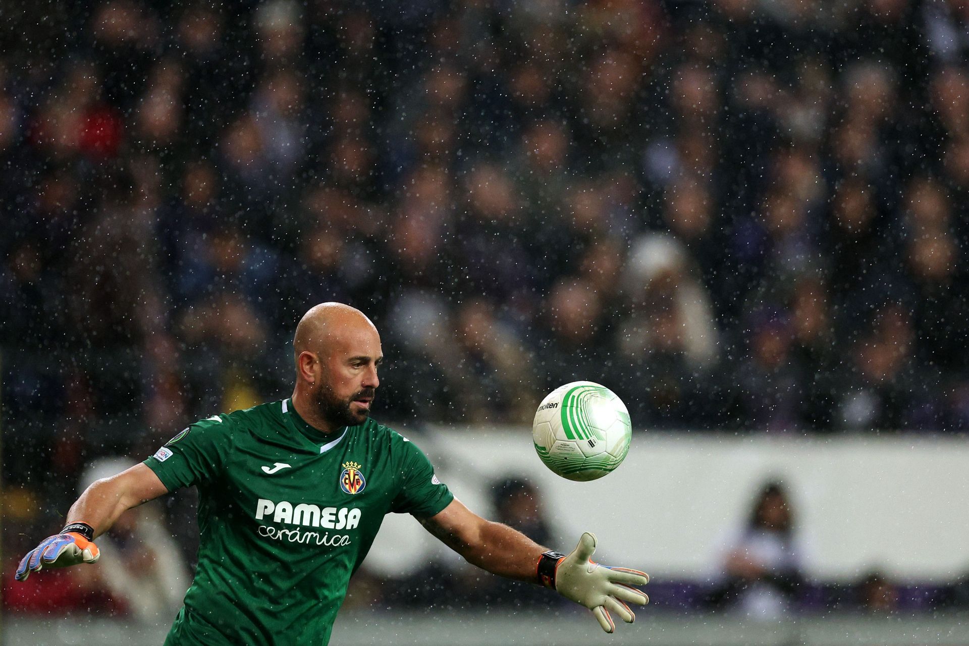 Pepe Reina is the first-choice keeper of Villarreal for the second half of this season
