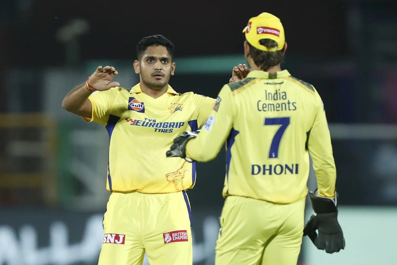 Tushar Deshpande and MS Dhoni [IPLT20]