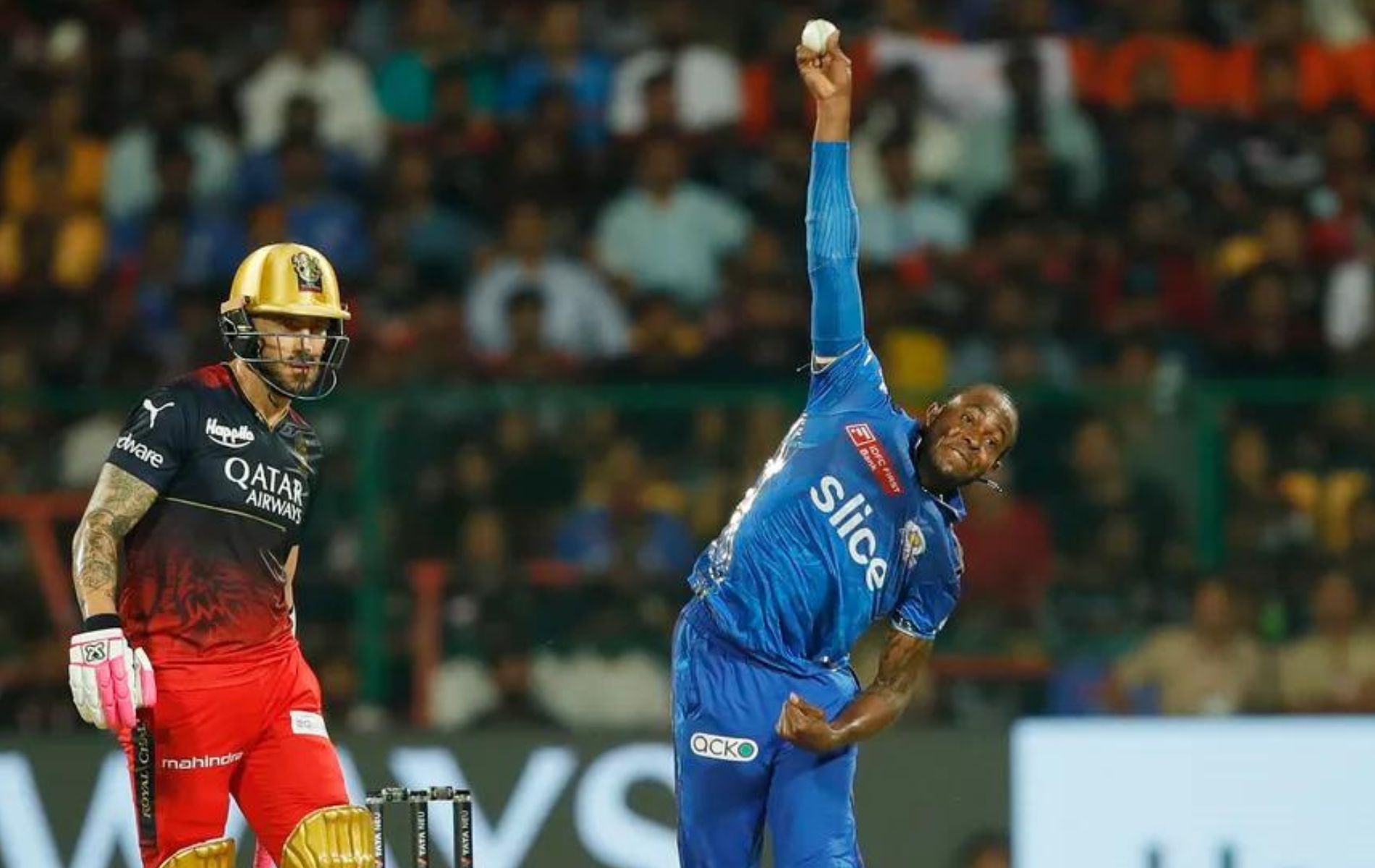 Jofra Archer (R) register figures of 0/33 in four overs vs RCB. (Pic: IPLT20.com)