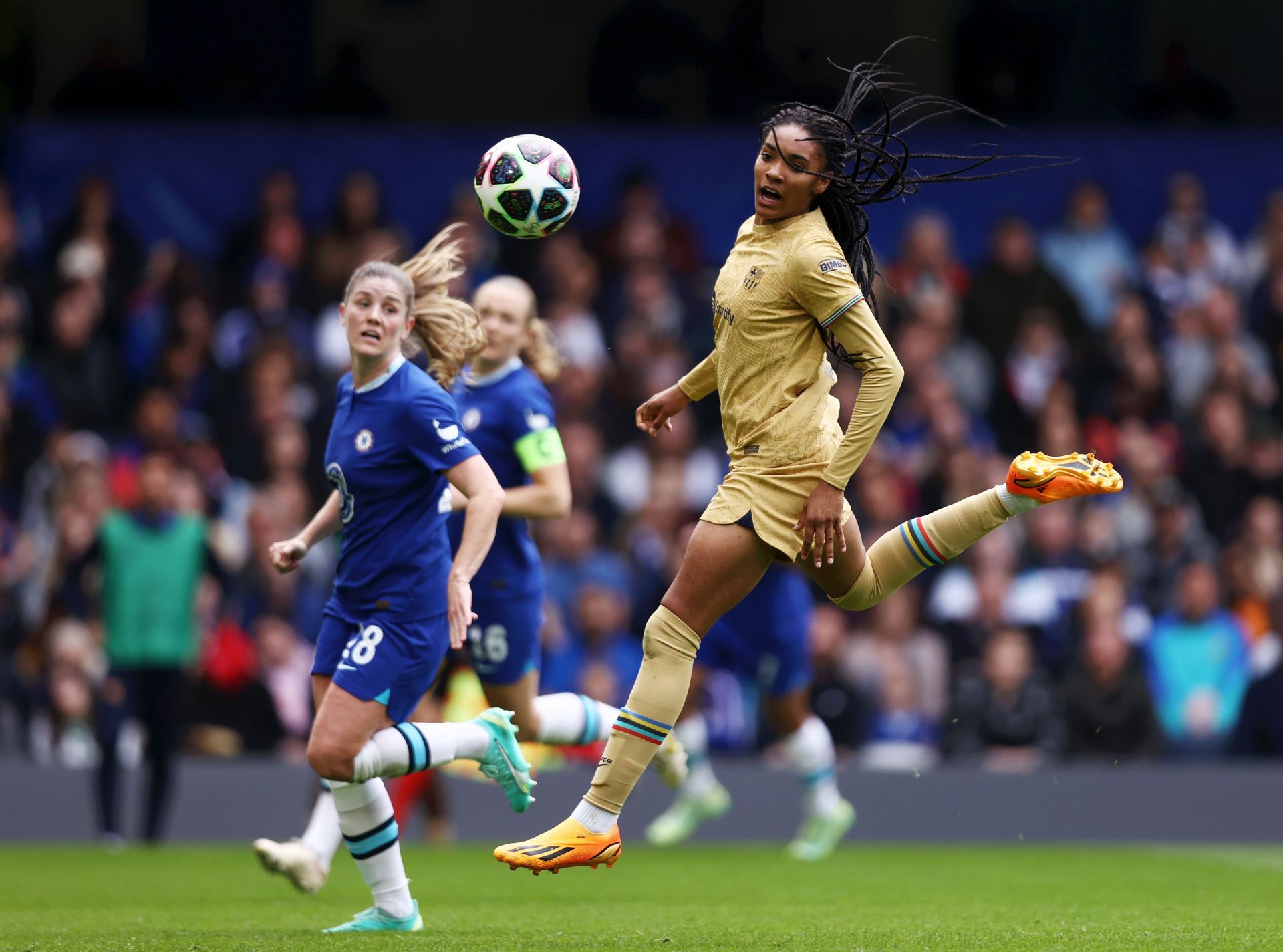 Chelsea FC v FC Barcelona: Semifinal 1st Leg - UEFA Women