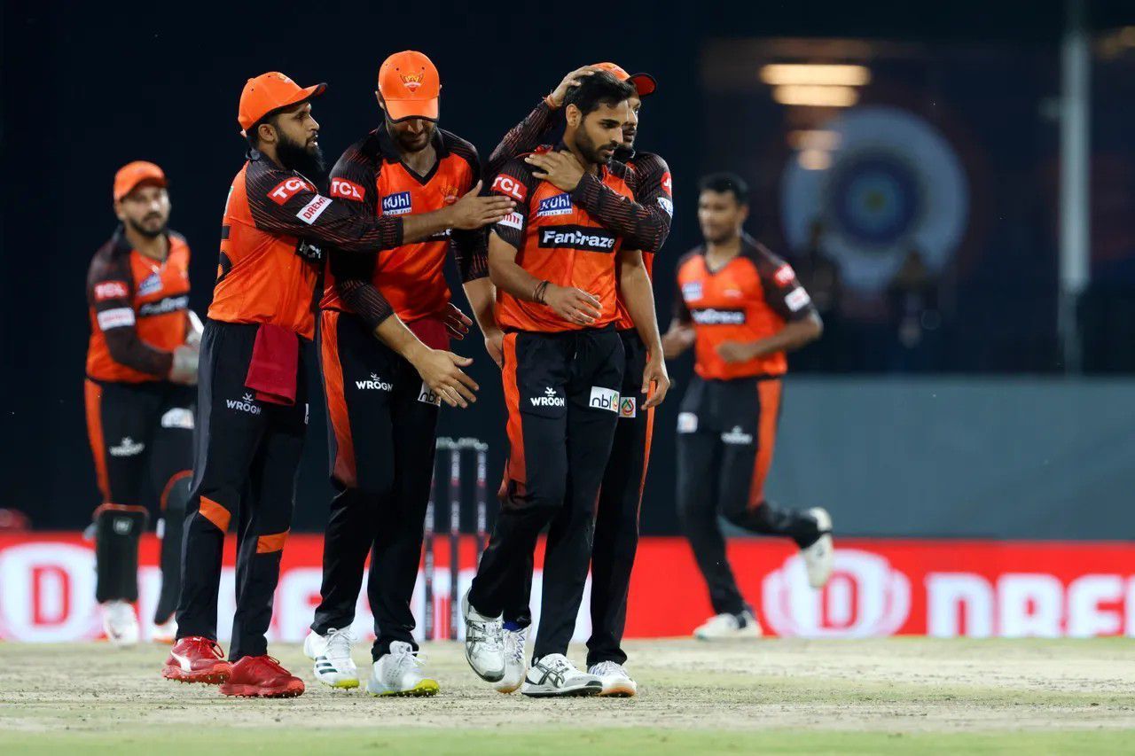 Bhuvneshwar Kumar and his team celebrate a wicket [Pic Credit; IPLT20]