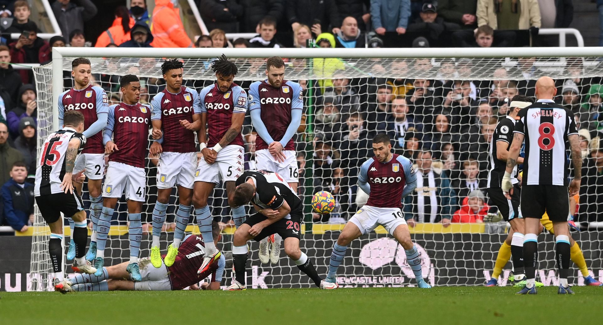 Newcastle United v Aston Villa - Premier League