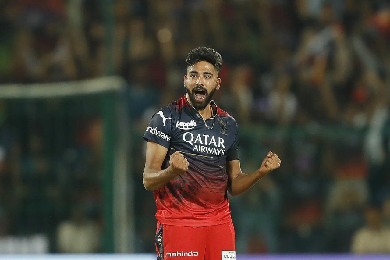 Mohammed Siraj celebrating a wicket vs MI [IPLT20]