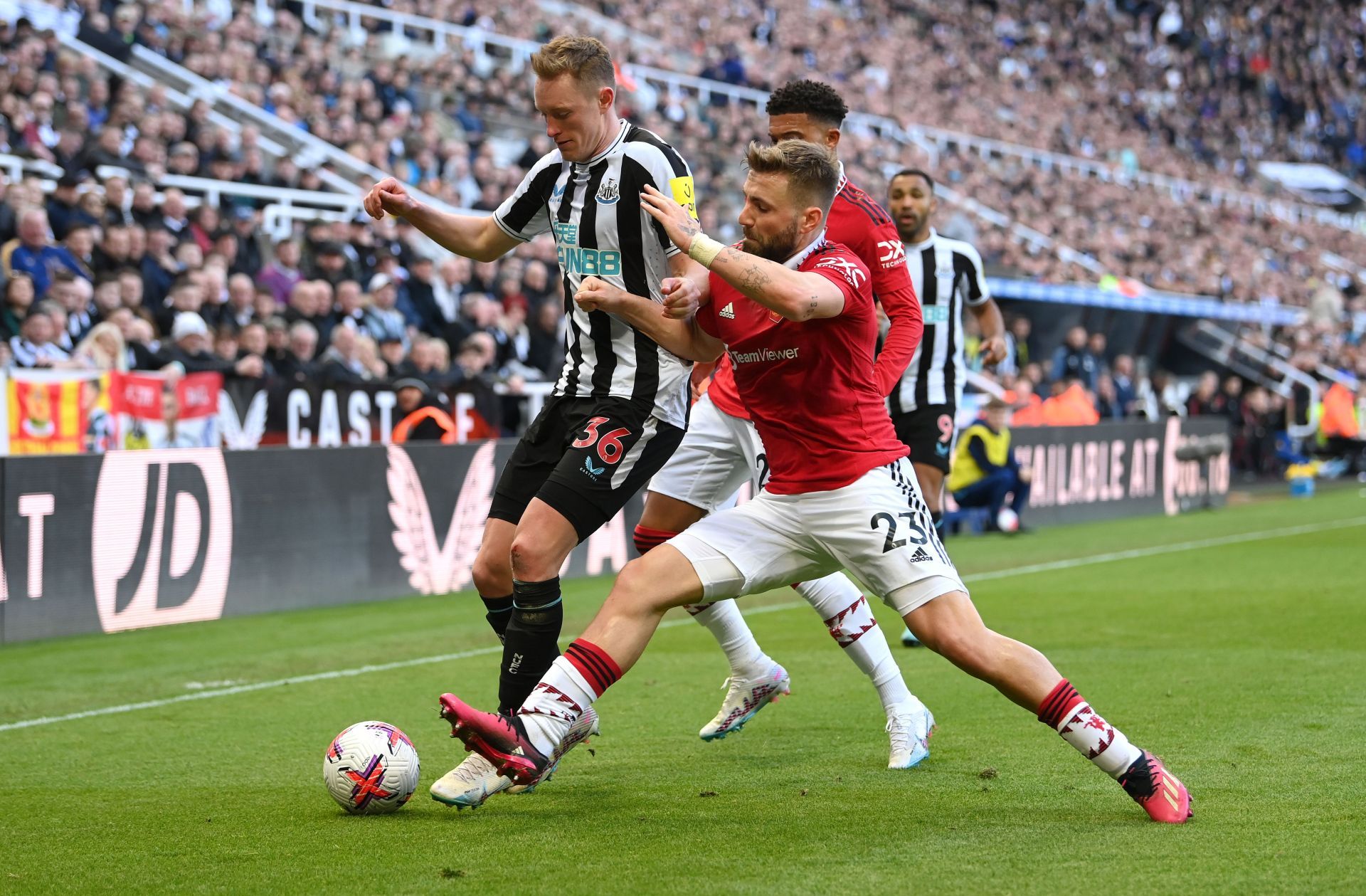 Newcastle United v Manchester United - Premier League