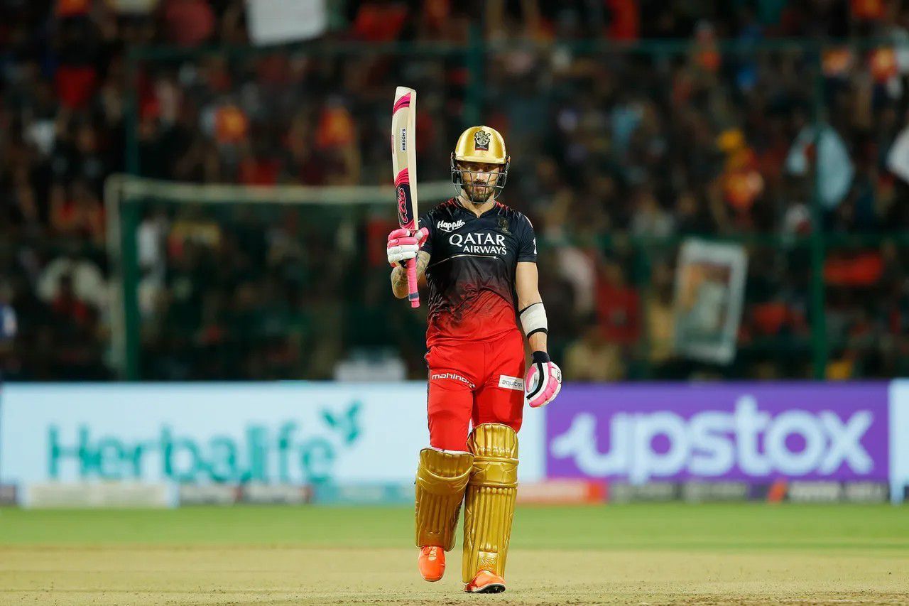 Faf du Plessis raising his bat after a fifty vs LSG [IPLT20]