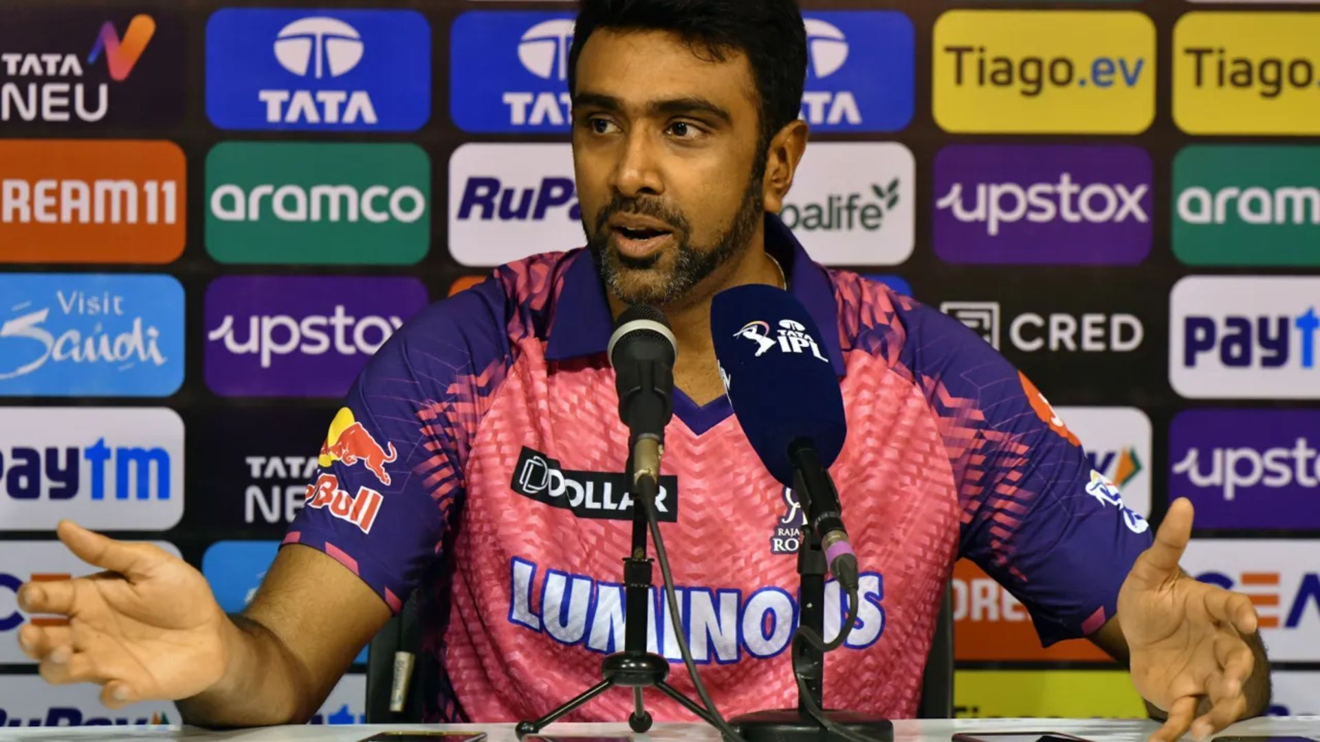 Ravichandran Ashwin excels at bowling in dewy conditions. (Image Courtesy: iplt20.com)