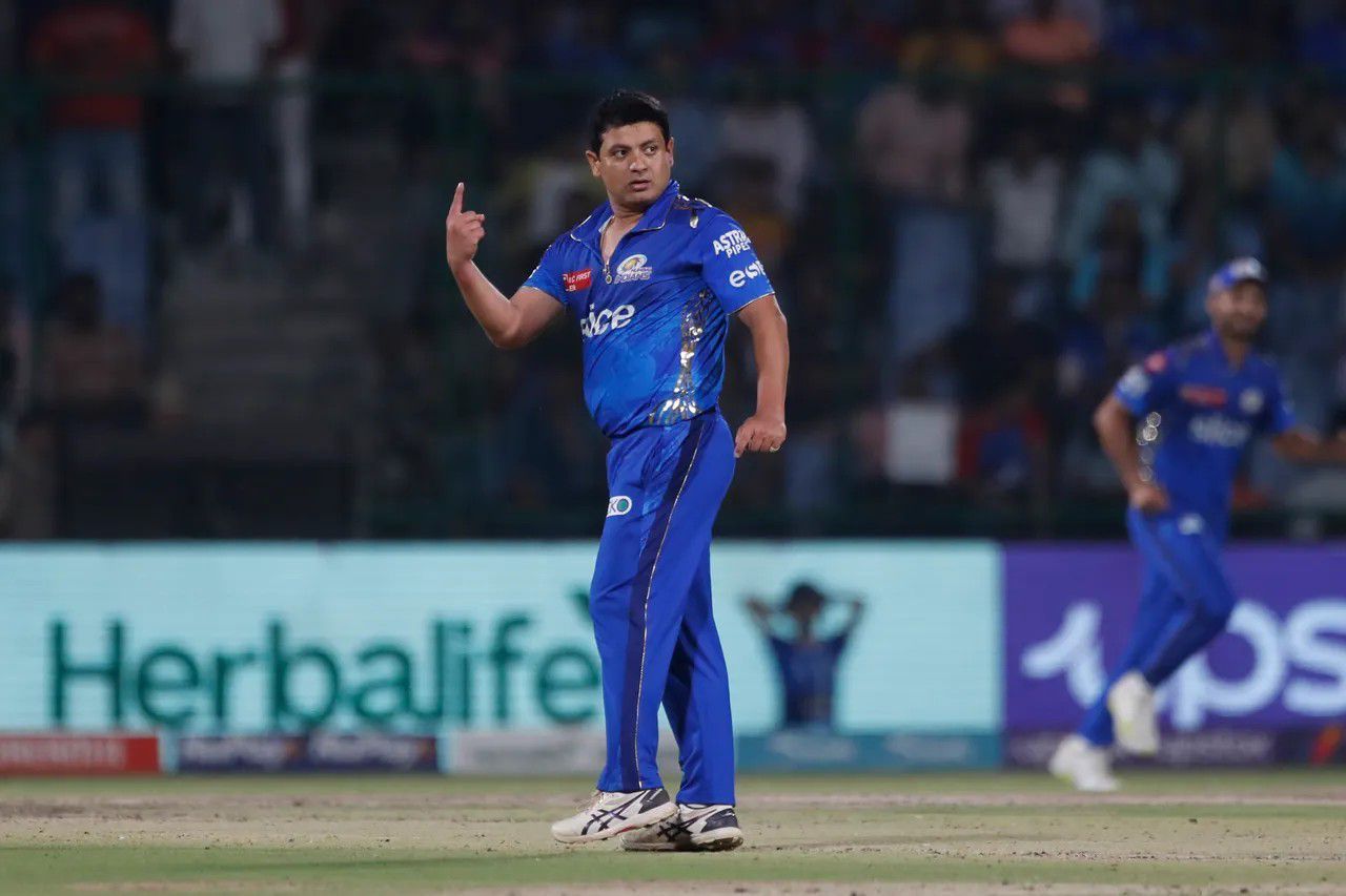 Piyu sh Chawla celebrating a wicket vs DC [IPLT20]