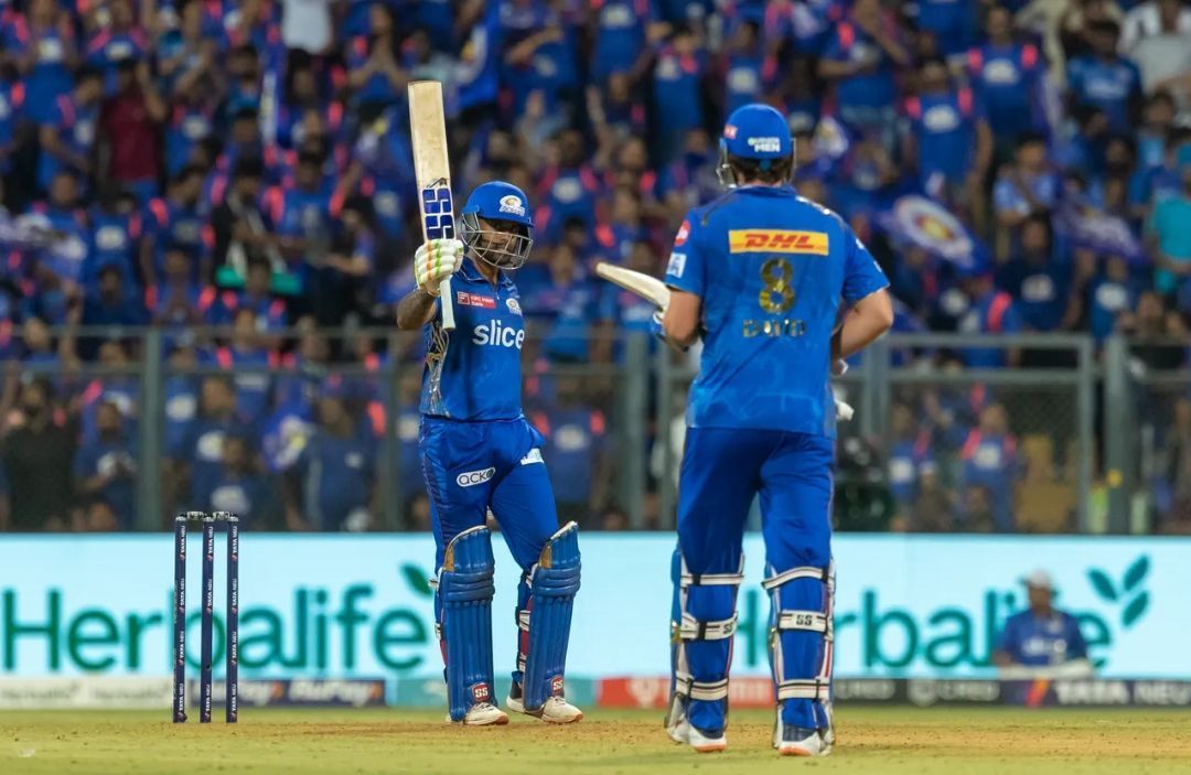 Suryakumar Yadav of MI raising his bat after a fifty [IPLT20]