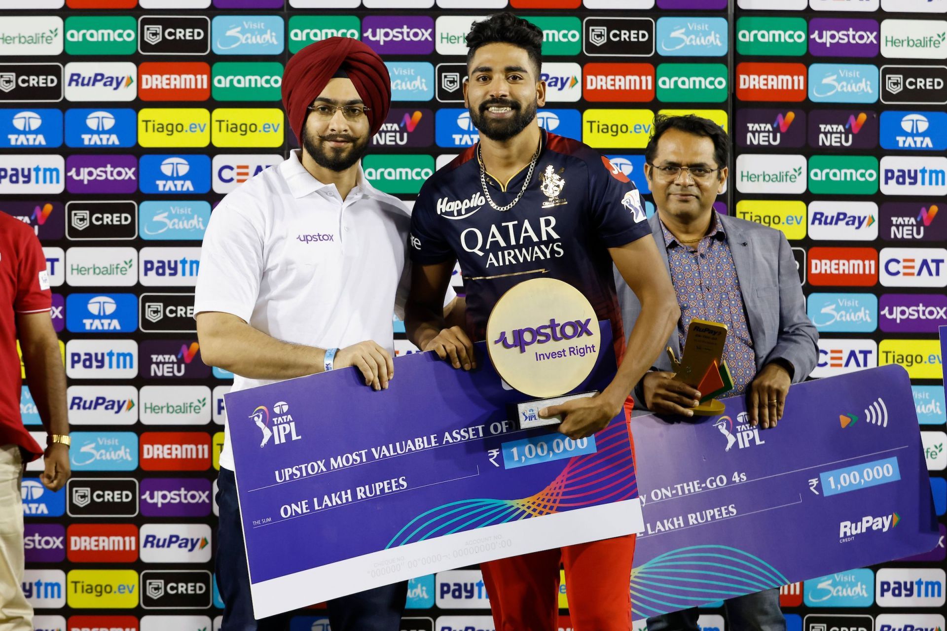 Mohammed Siraj receiving an award after the game against PBKS [Image: IPL]