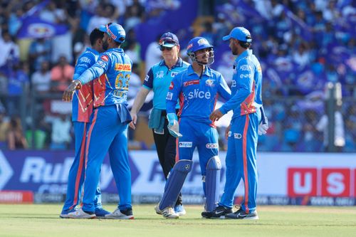 MI players celebrate the wicket for Shardul Thakur (Image Courtesy: Twitter/IPL)