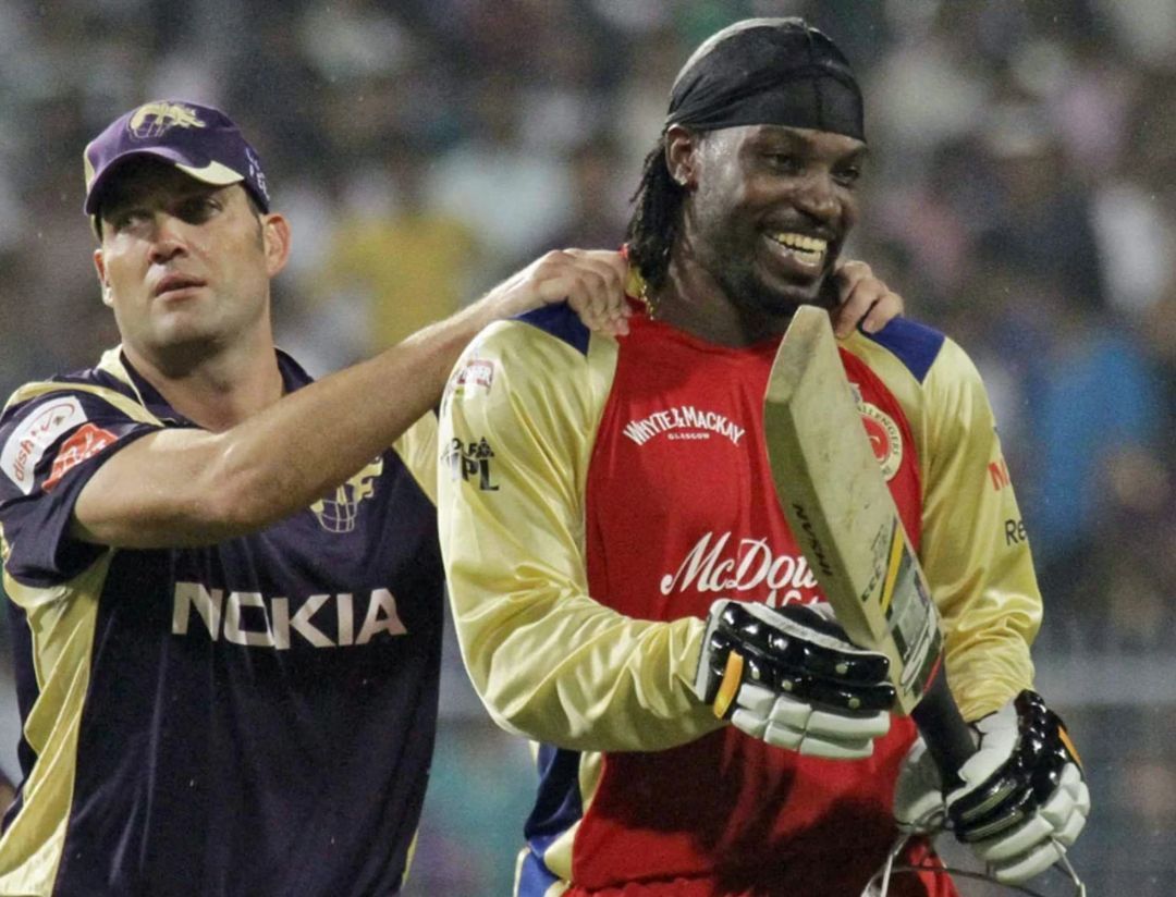 Jacques Kallis congratulates Chris Gayle for his ton [IPLT20]