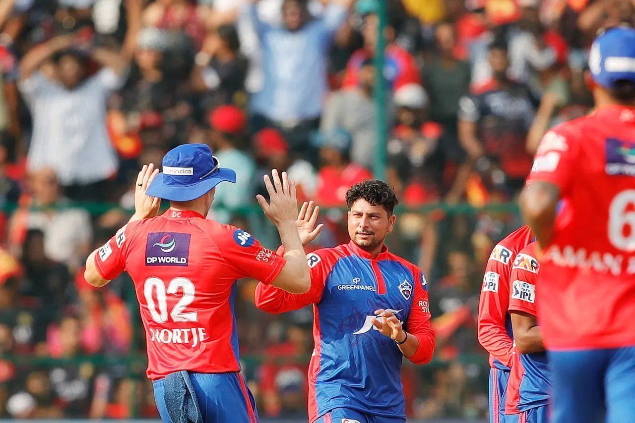 Kuldeep Yadav celebrates a wicket with his teammates [IPLT20]