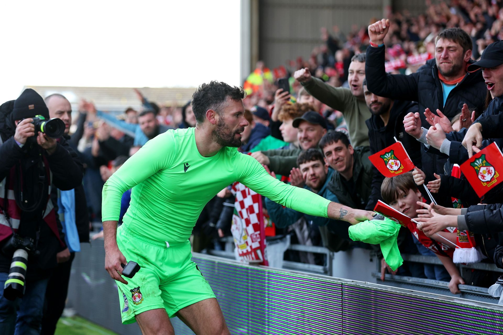 The former Manchester United keeper produced a brilliant last-gasp save.