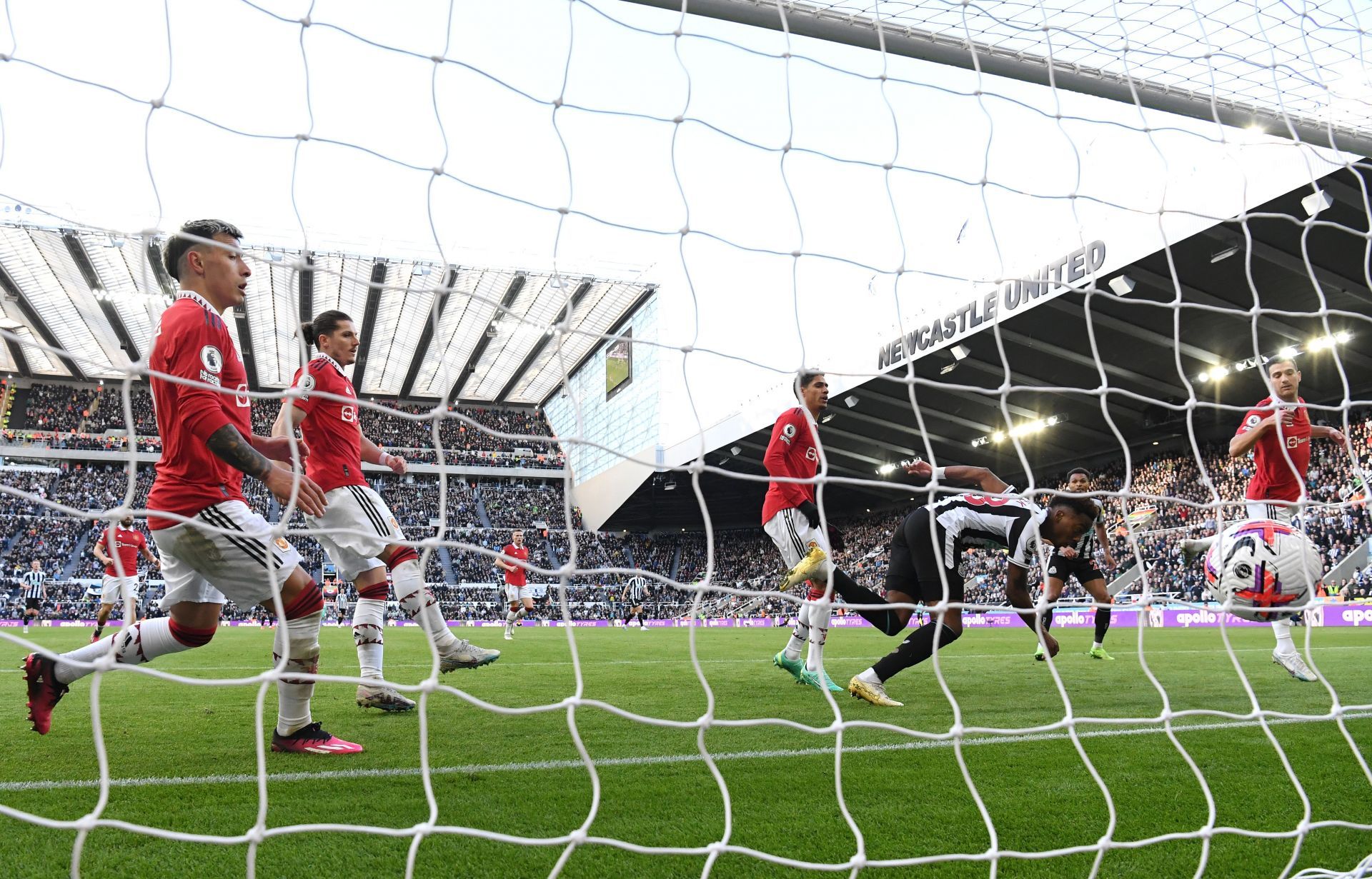 Newcastle United v Manchester United - Premier League