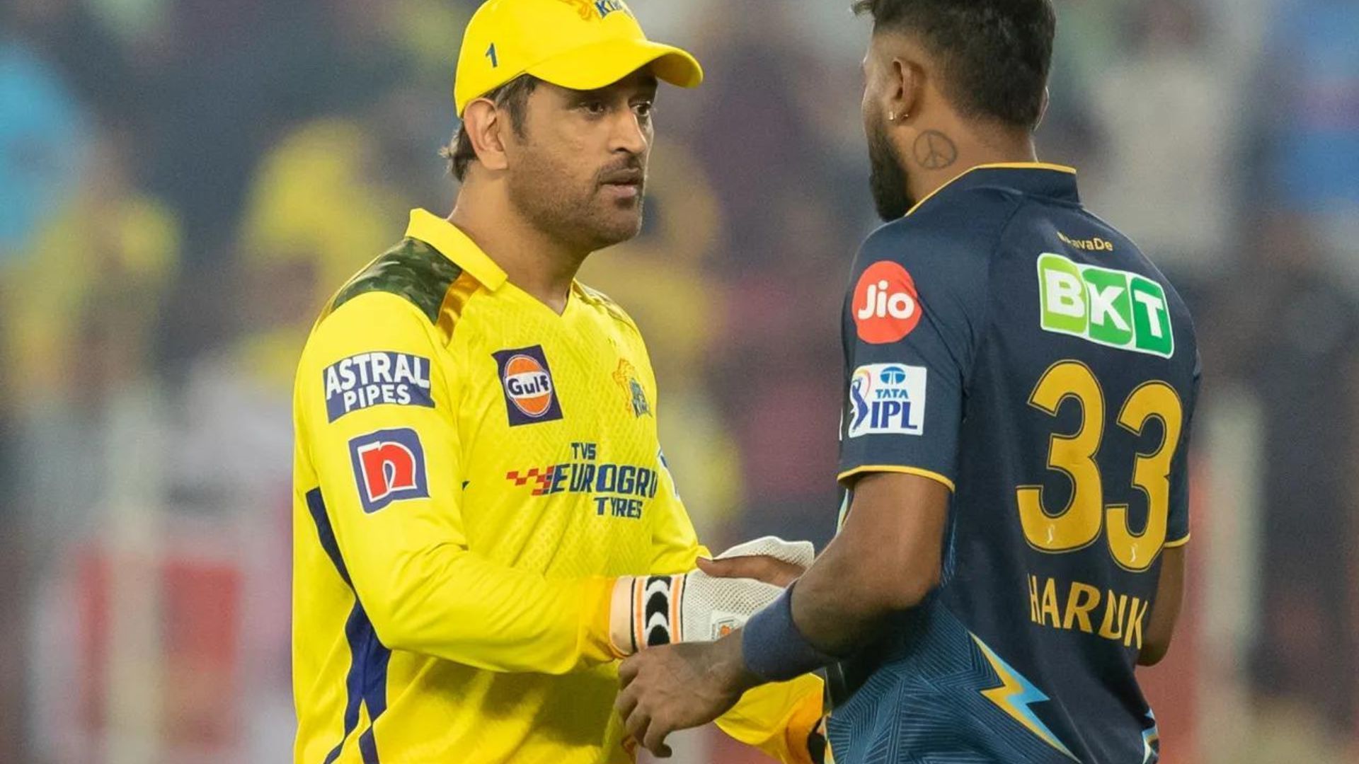 MS Dhoni (L) and Hardik Pandya after the GT vs CSK game (P.C.:iplt20.com)