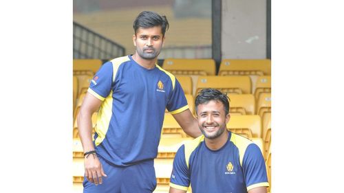 Young Sharath with former Karnataka captain Vinay Kumar